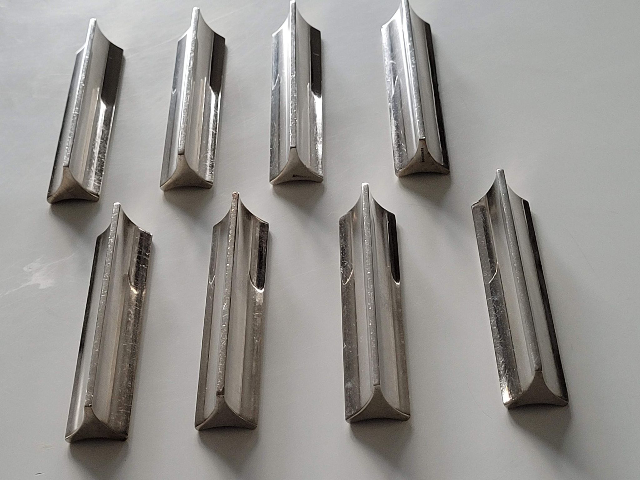 Huit porte-couteaux Boulenger en métal argenté art déco