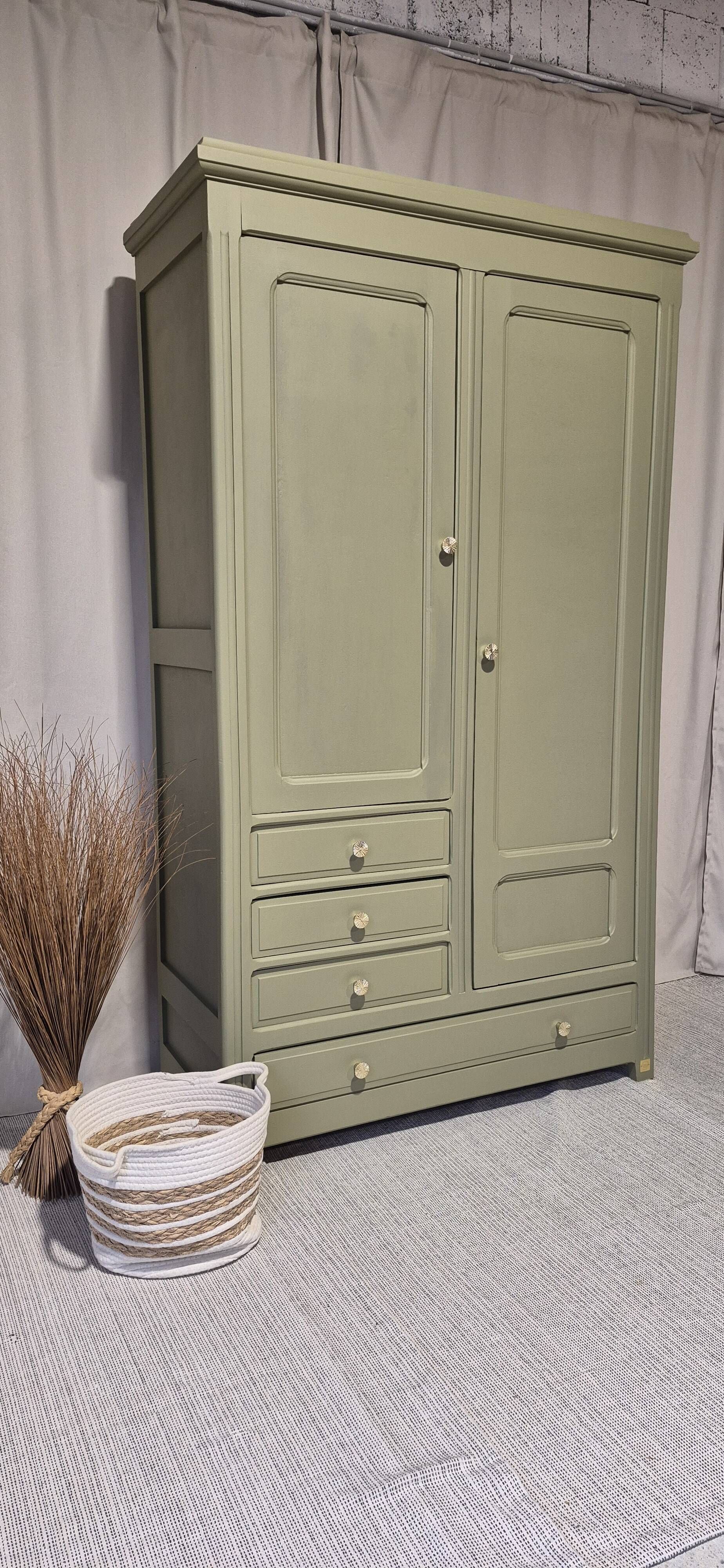 Armoire Parisienne d'hôtel