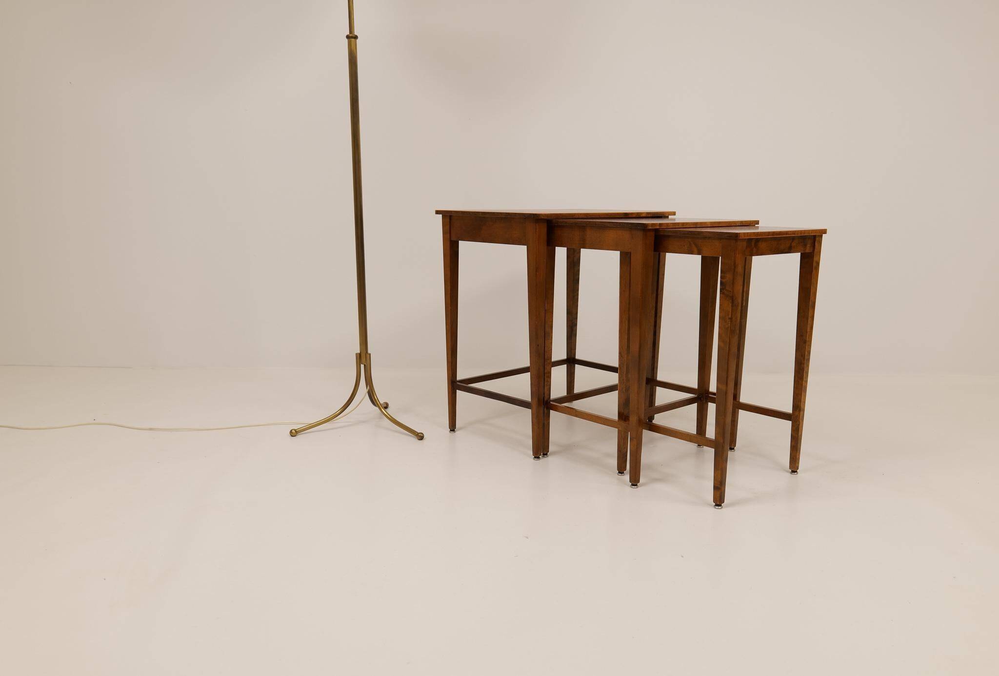 Tables gigognes Art déco en acajou et bouleau teinté, NK Suède, années 1940