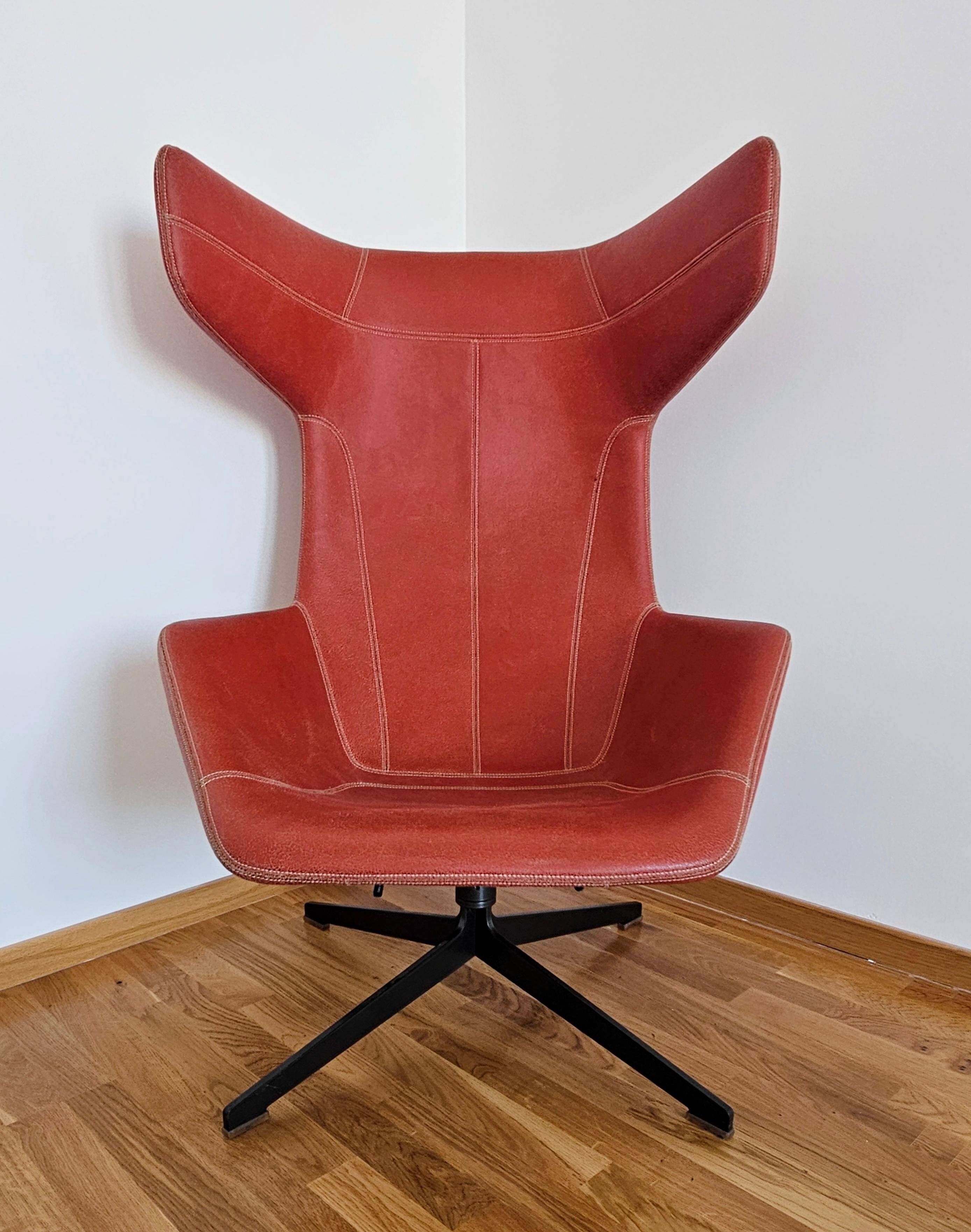 "Take a line for a walk" Armchair and Ottoman Alfredo Haberli for Moroso
