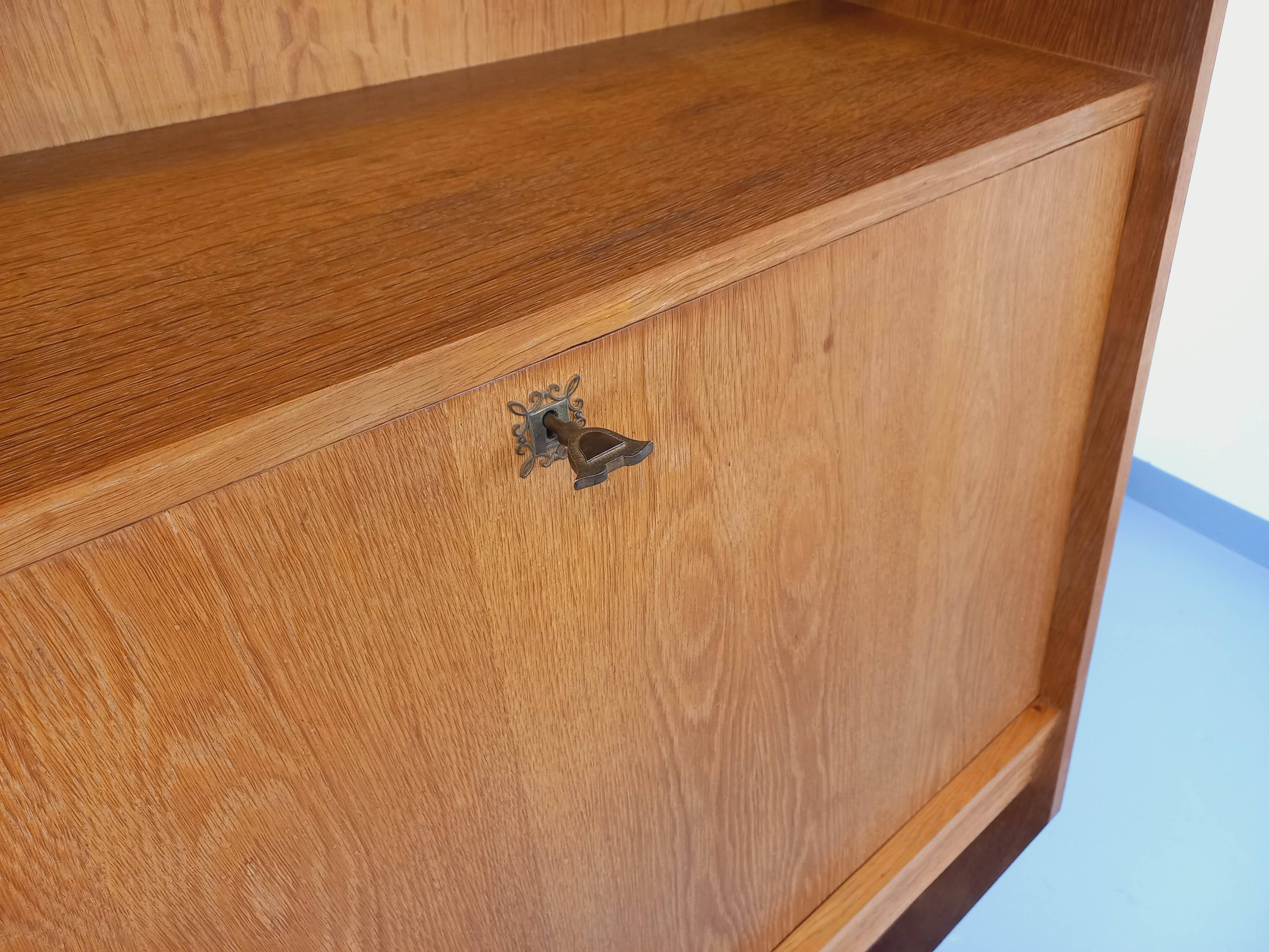 Meuble secrétaire bibliothèque de rangement vintage en bois de chêne