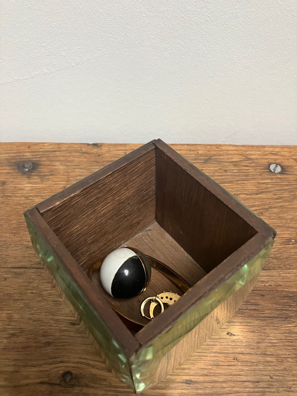 Beveled mirror jewelry box