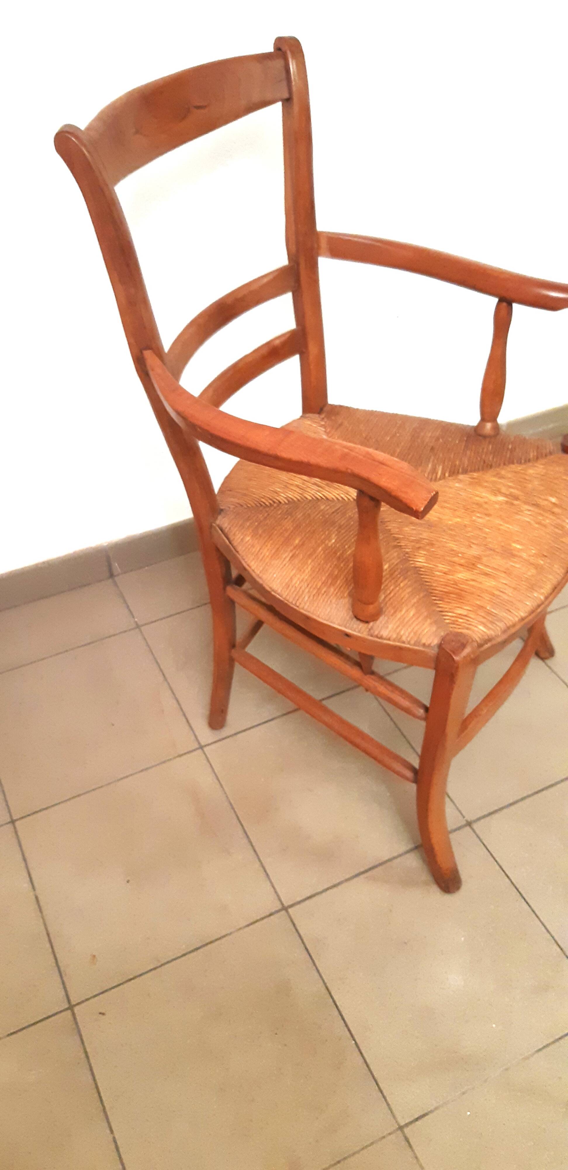 fauteuil rustique début XIXème en noyer blond