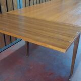 Extendable teak table