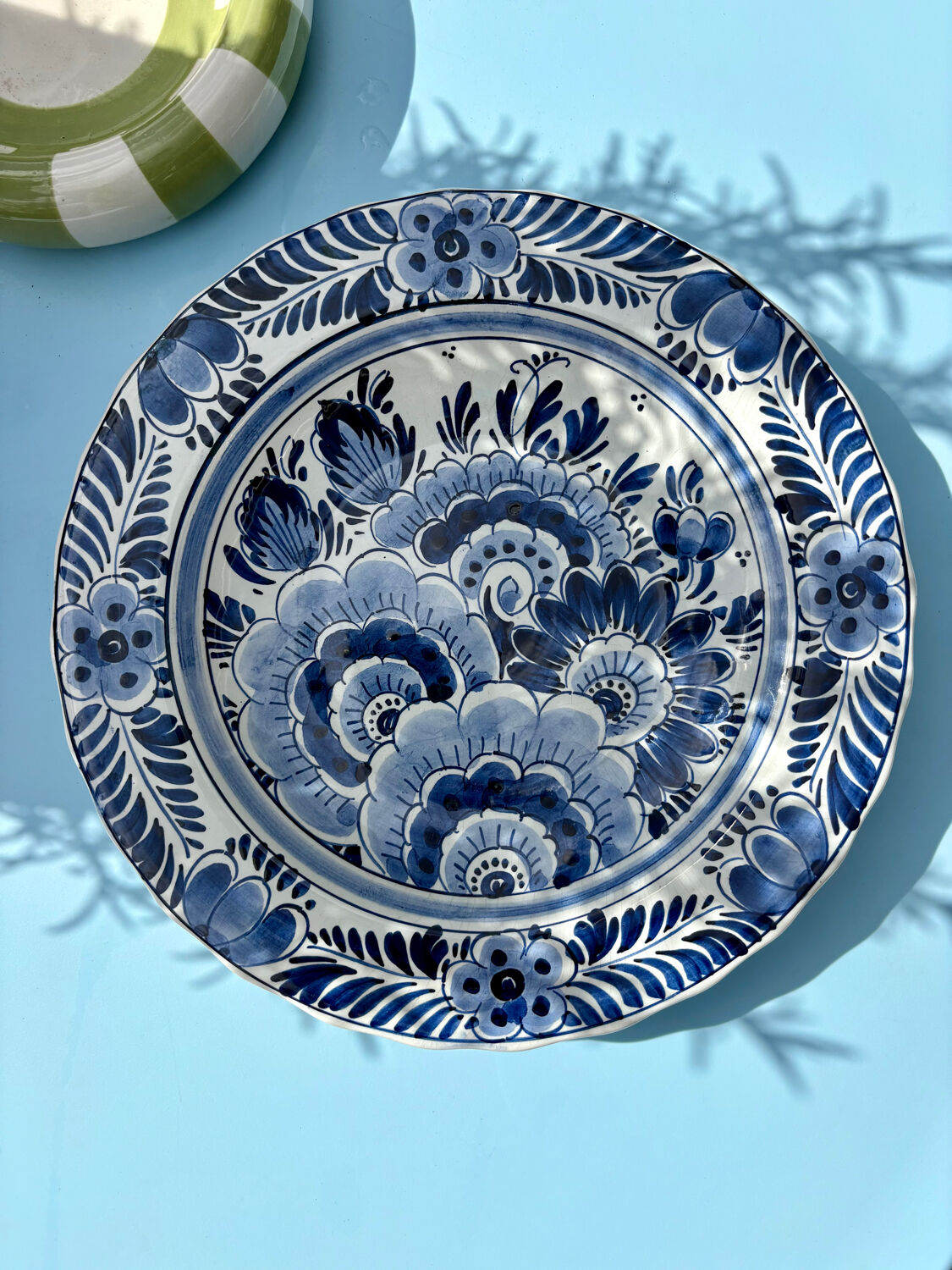 Delftware plate – Hand-painted floral decoration
