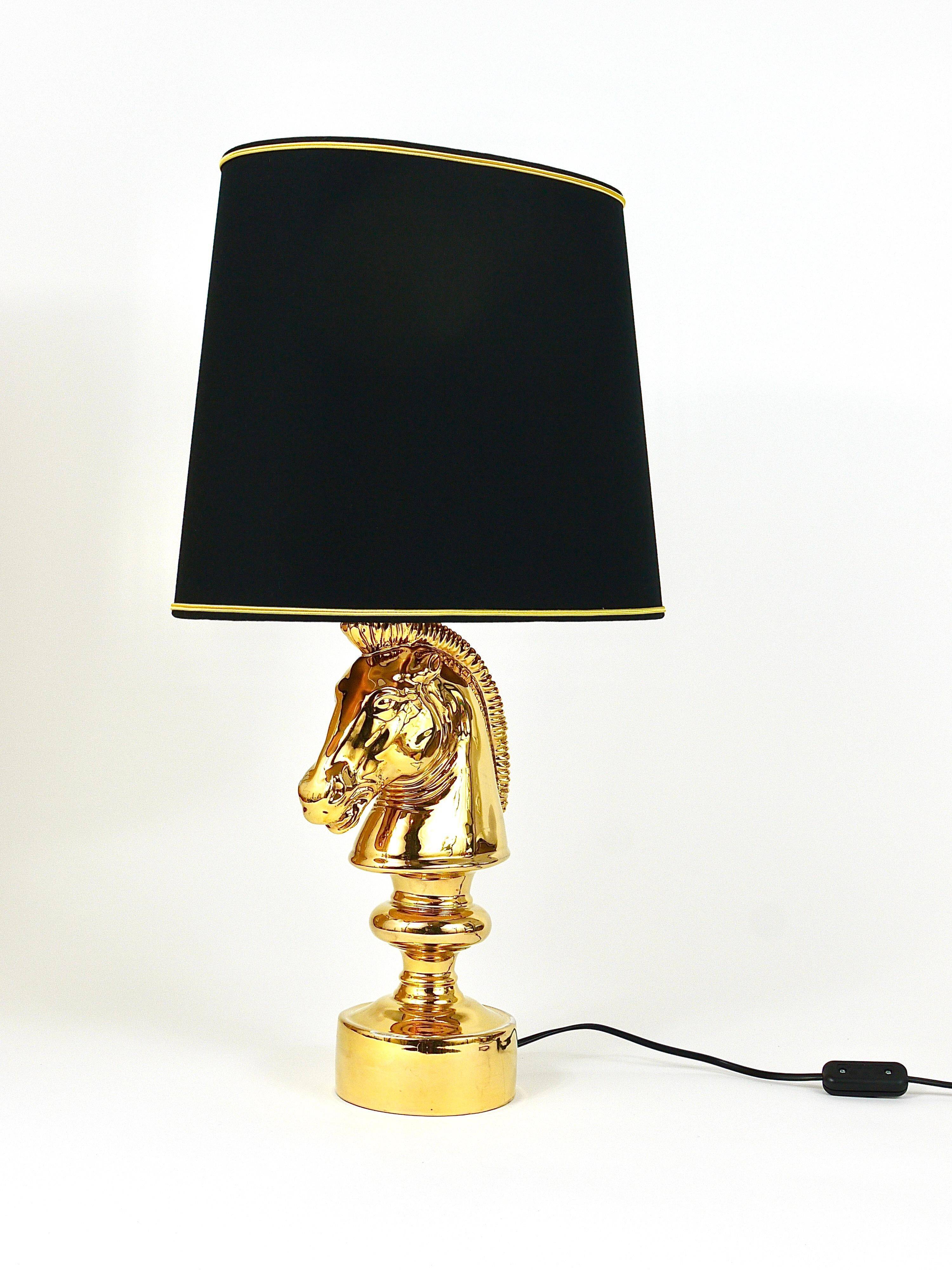 Sculptural Hollywood Regency table lamp in the shape of a horse from the 1970s.