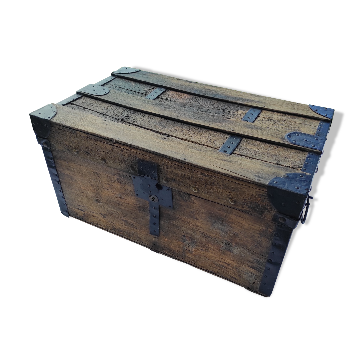 Small wooden trunk of 60 x 36 x 31 cm of dimensions