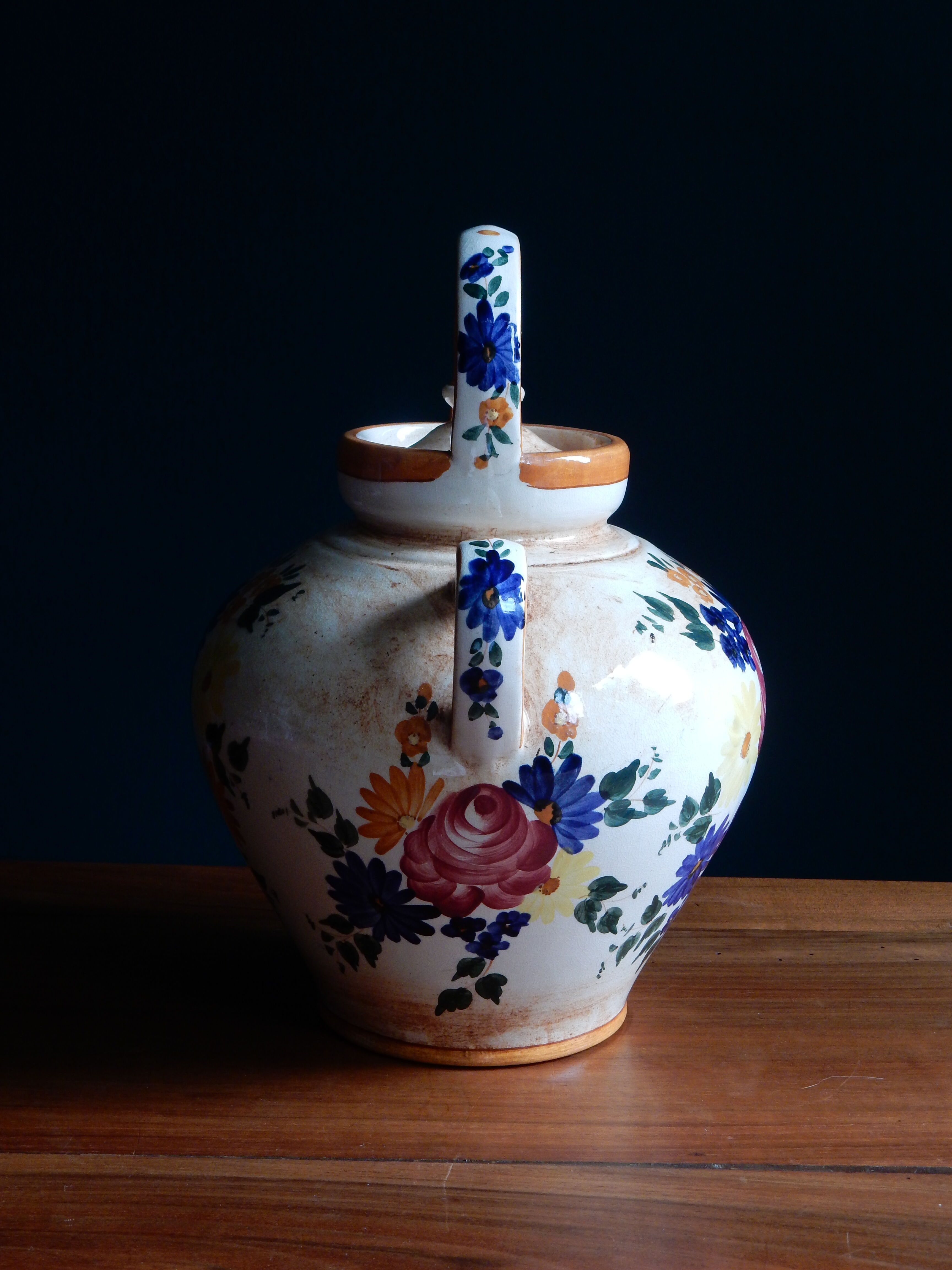 Hand-painted gargoulette floral motif