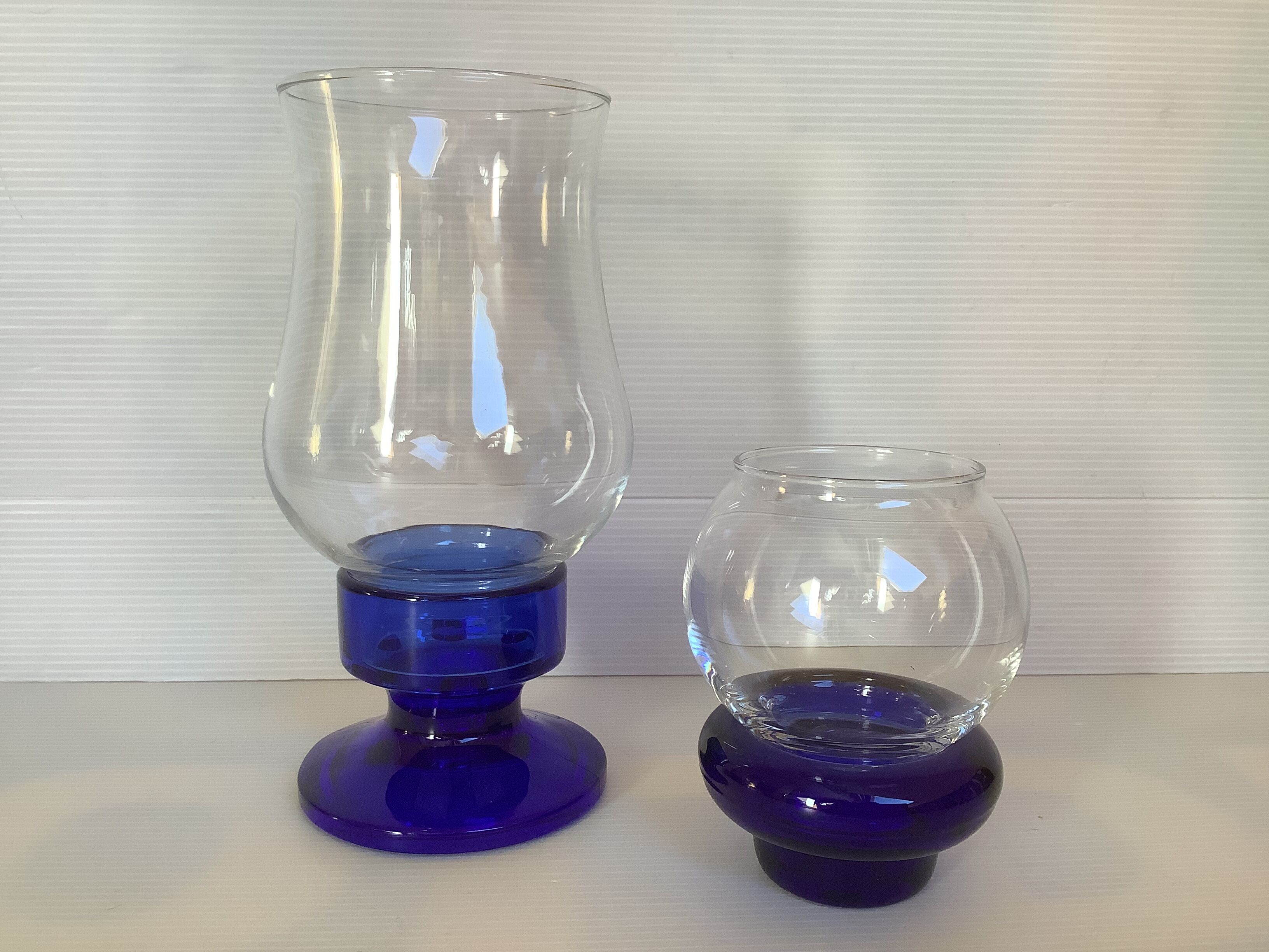 Paire de bougeoirs bleu cobalt en verre
