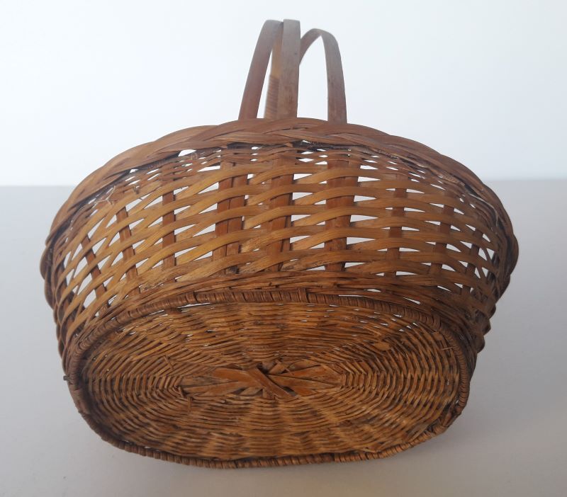 Triple handhelz wicker basket