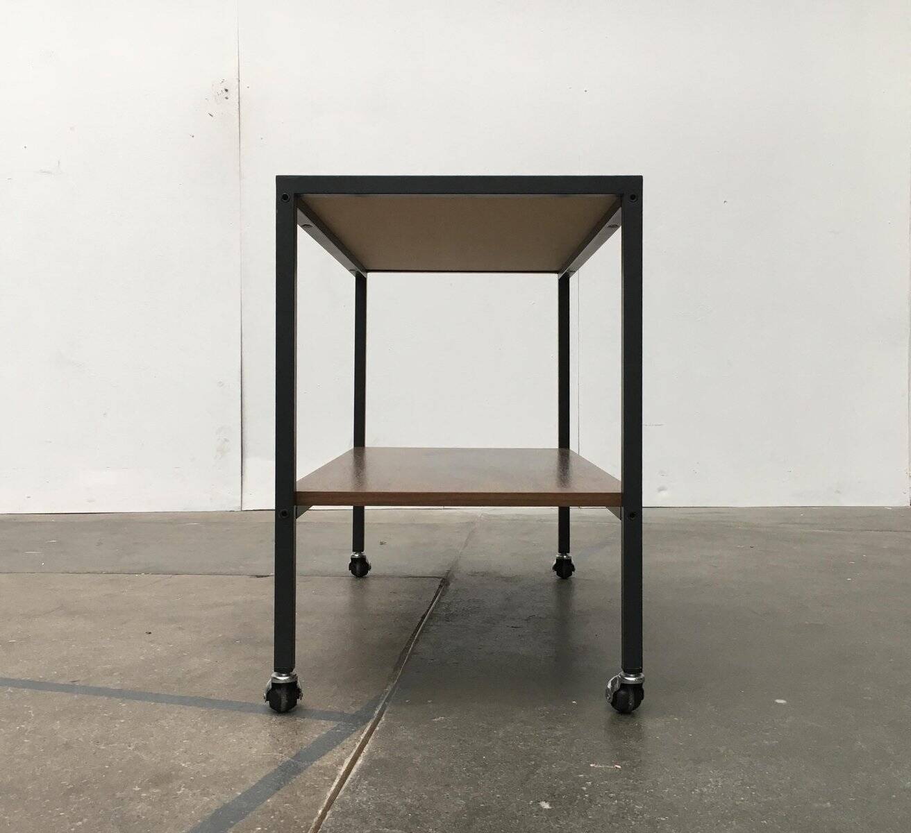 Chariot de bar minimaliste en teck du milieu du siècle