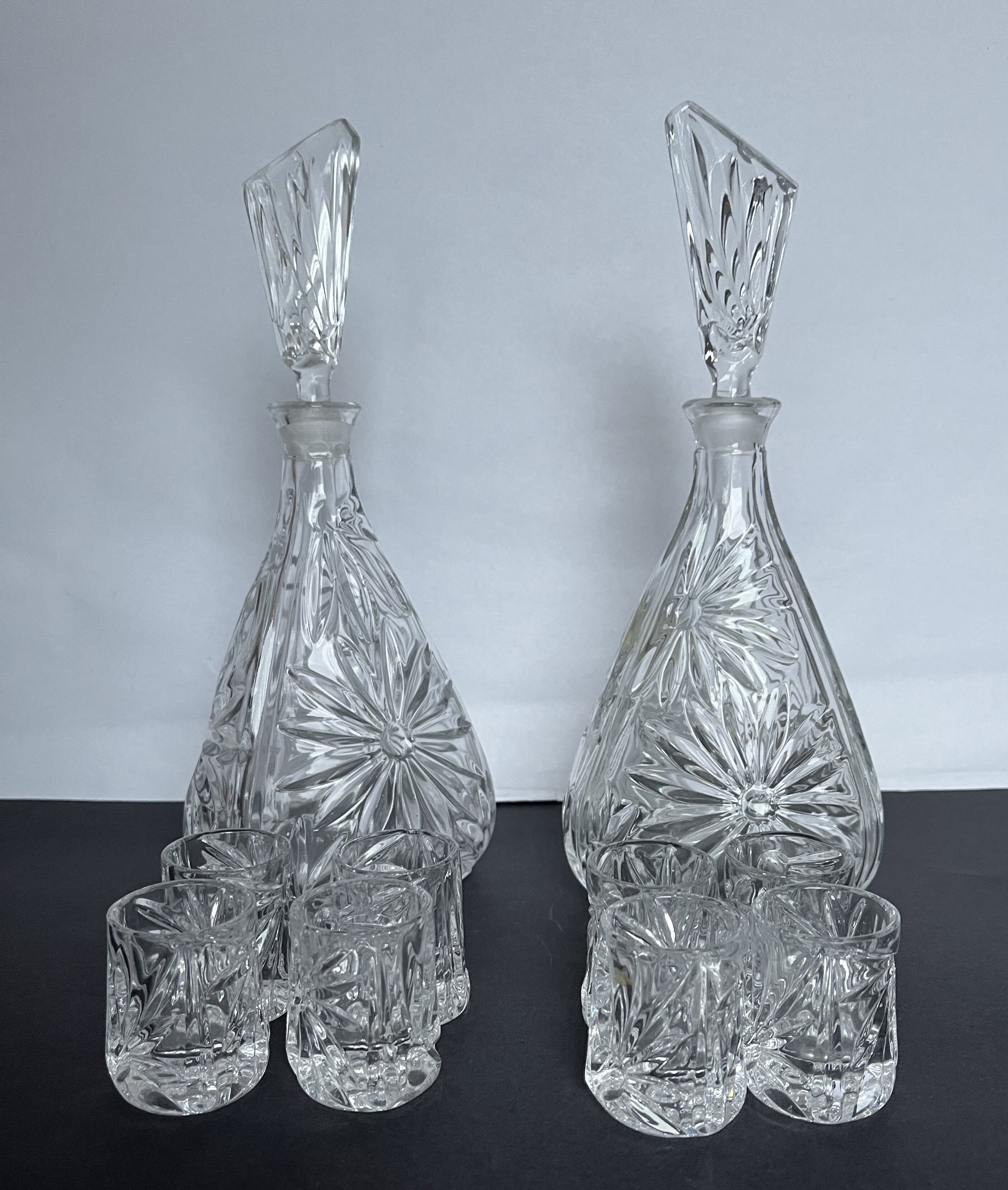 Liquor set 2 carafes and 8 glasses