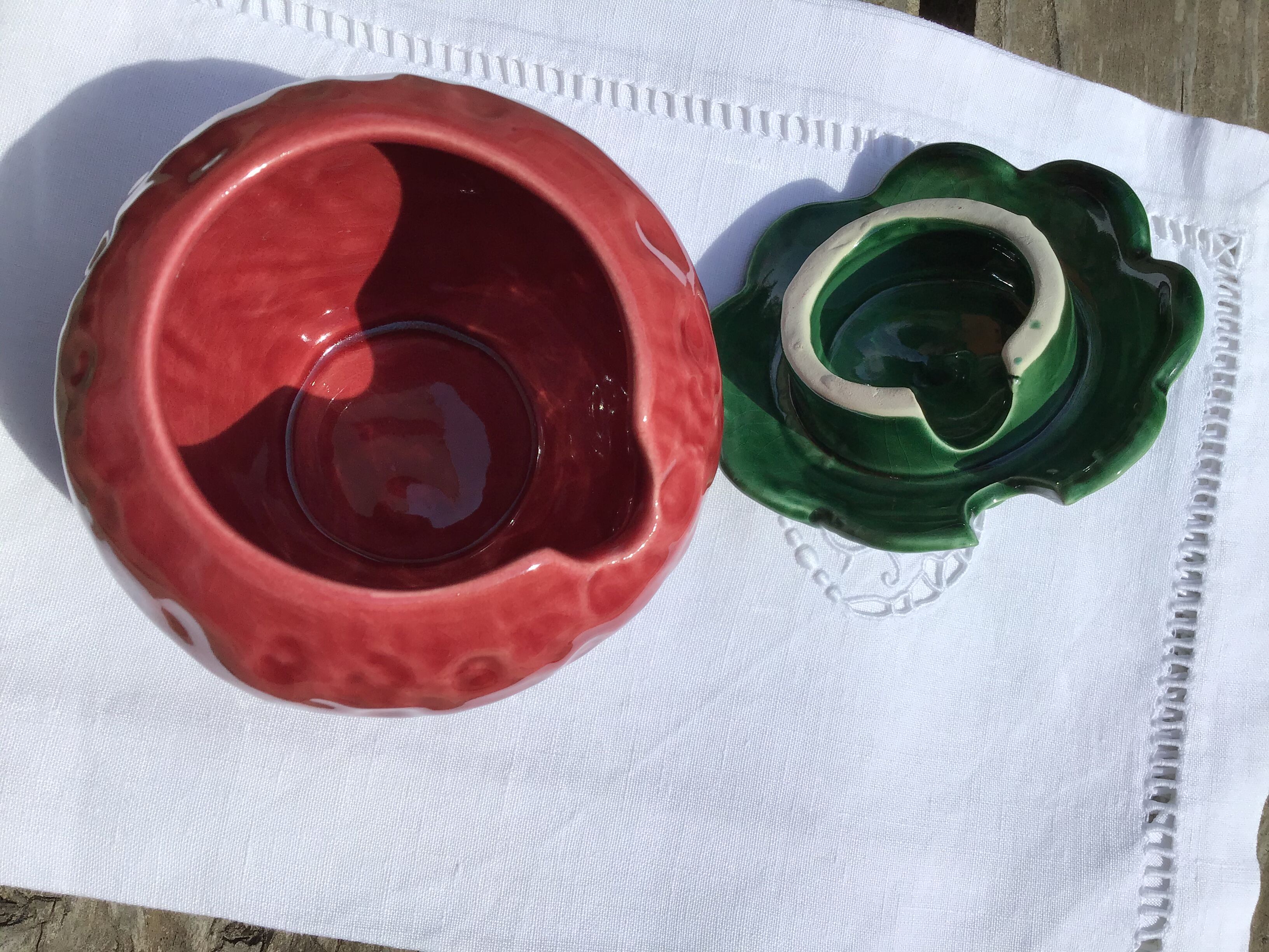 Barbotine strawberry jam pot