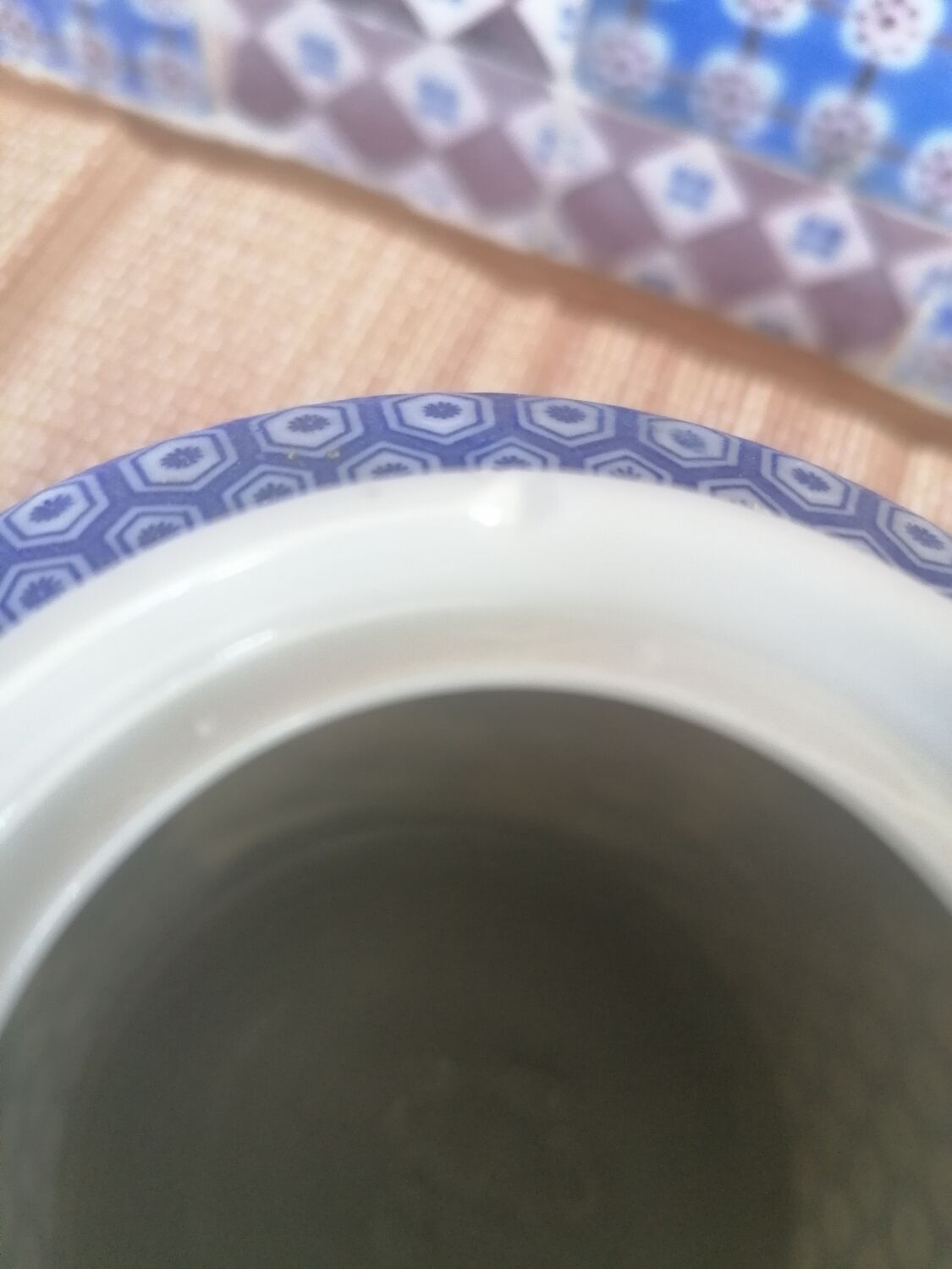 Japanese teapot "Geishas"