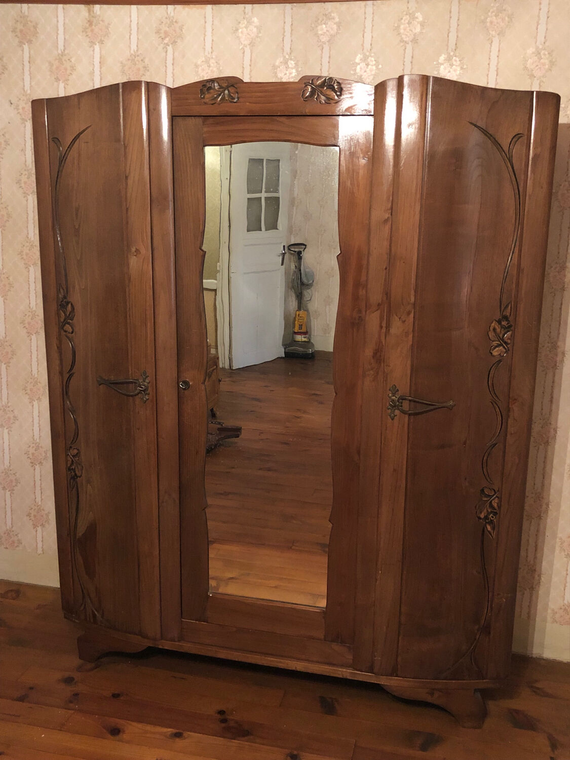 Armoire avec miroir