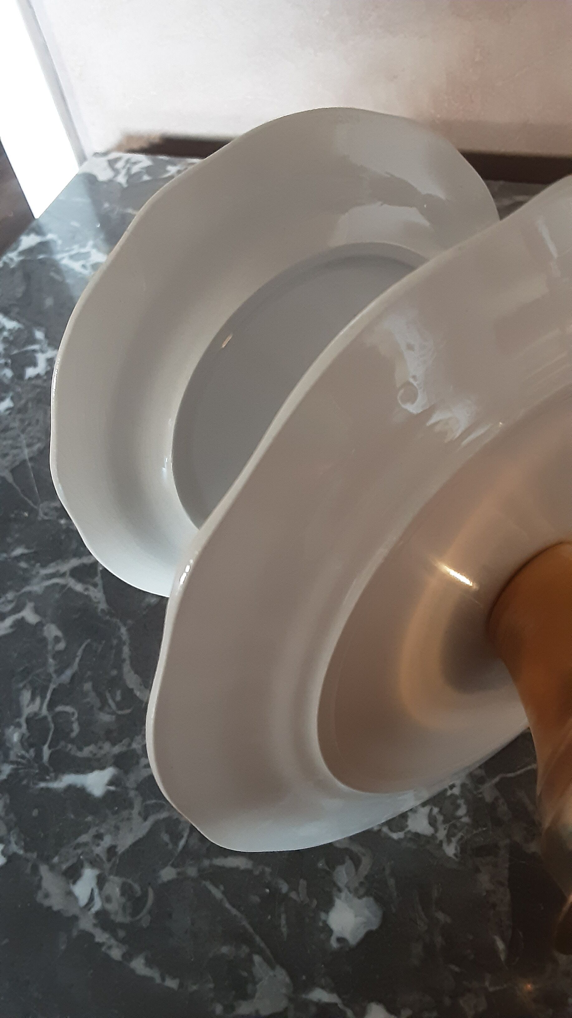 Vintage servant in cracked earthenware