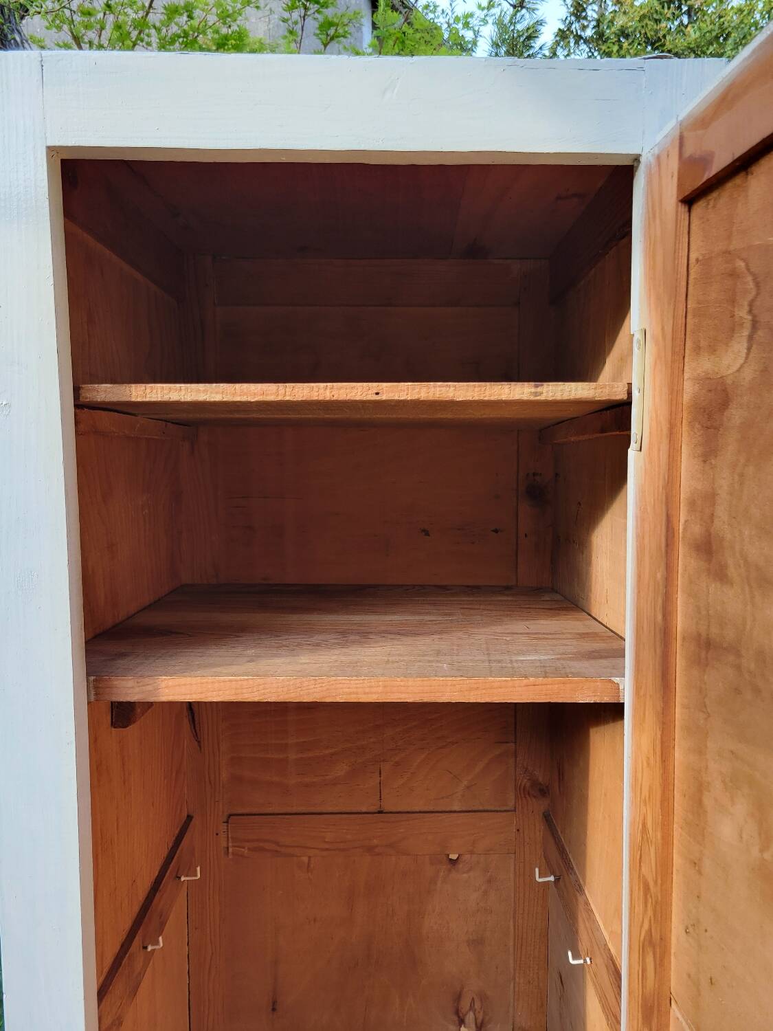 Parisian one-door wardrobe