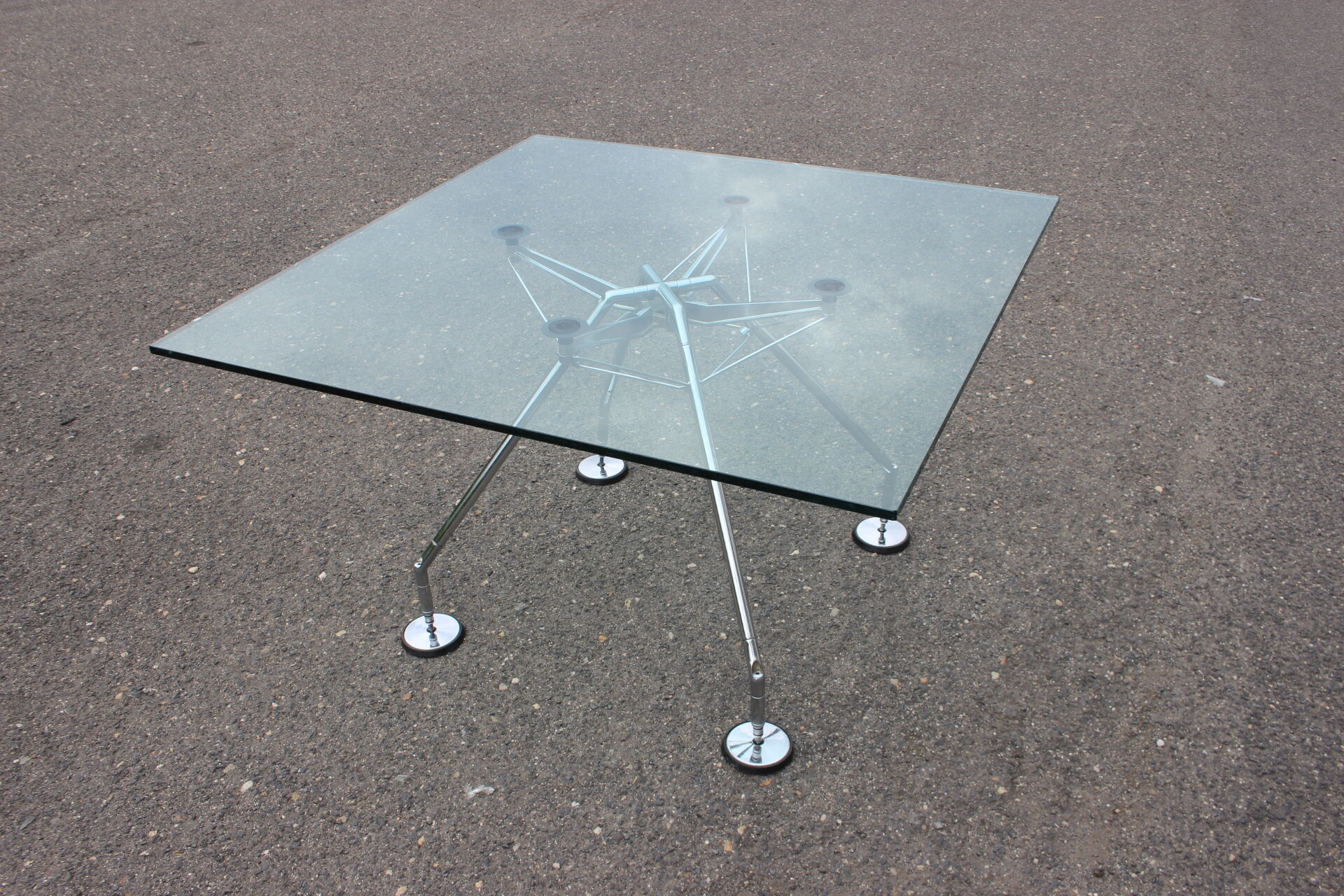 1970s Norman Foster Nomos glass table for Tecno Italy
