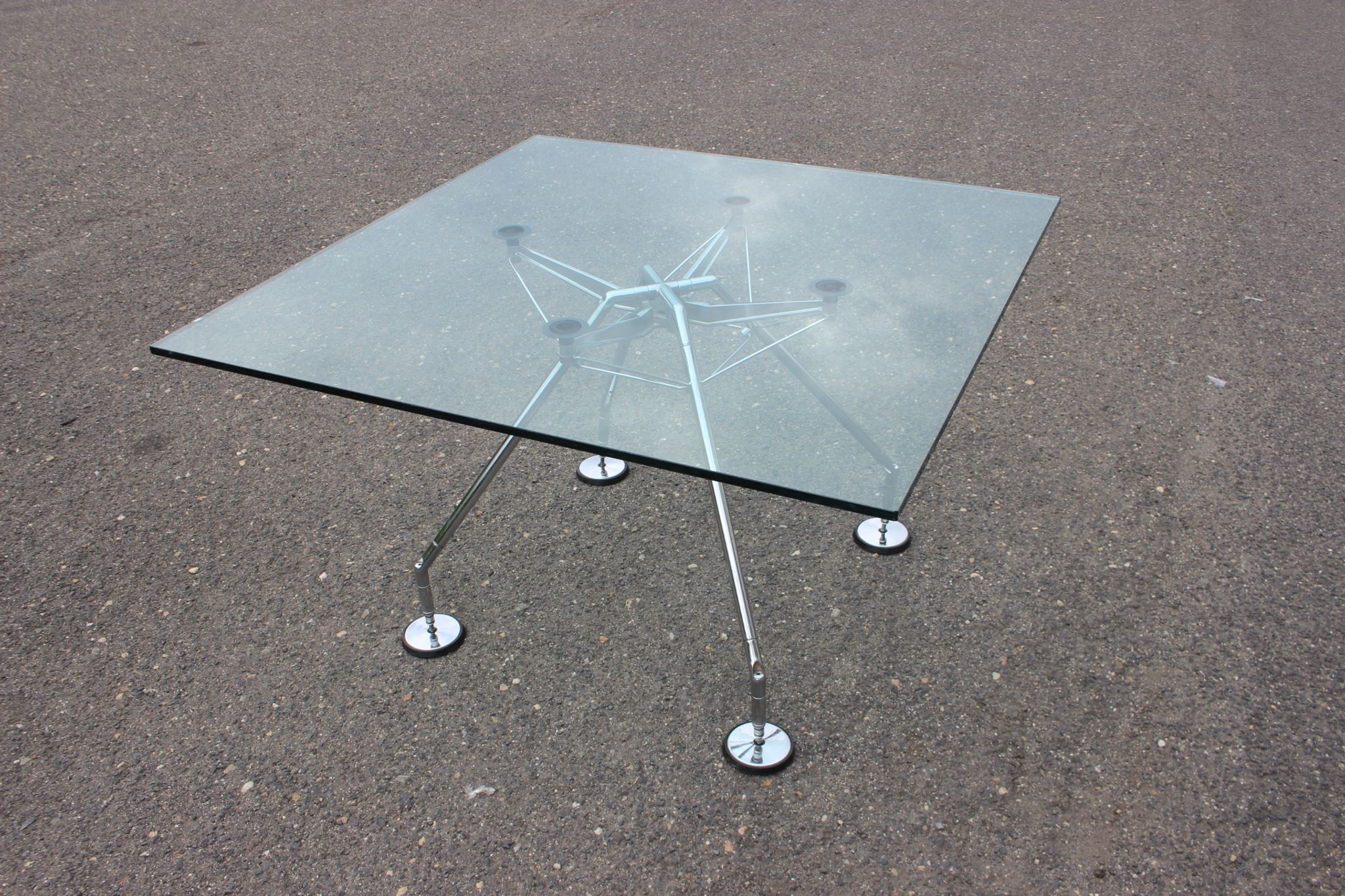 1970s Norman Foster Nomos glass table for Tecno Italy