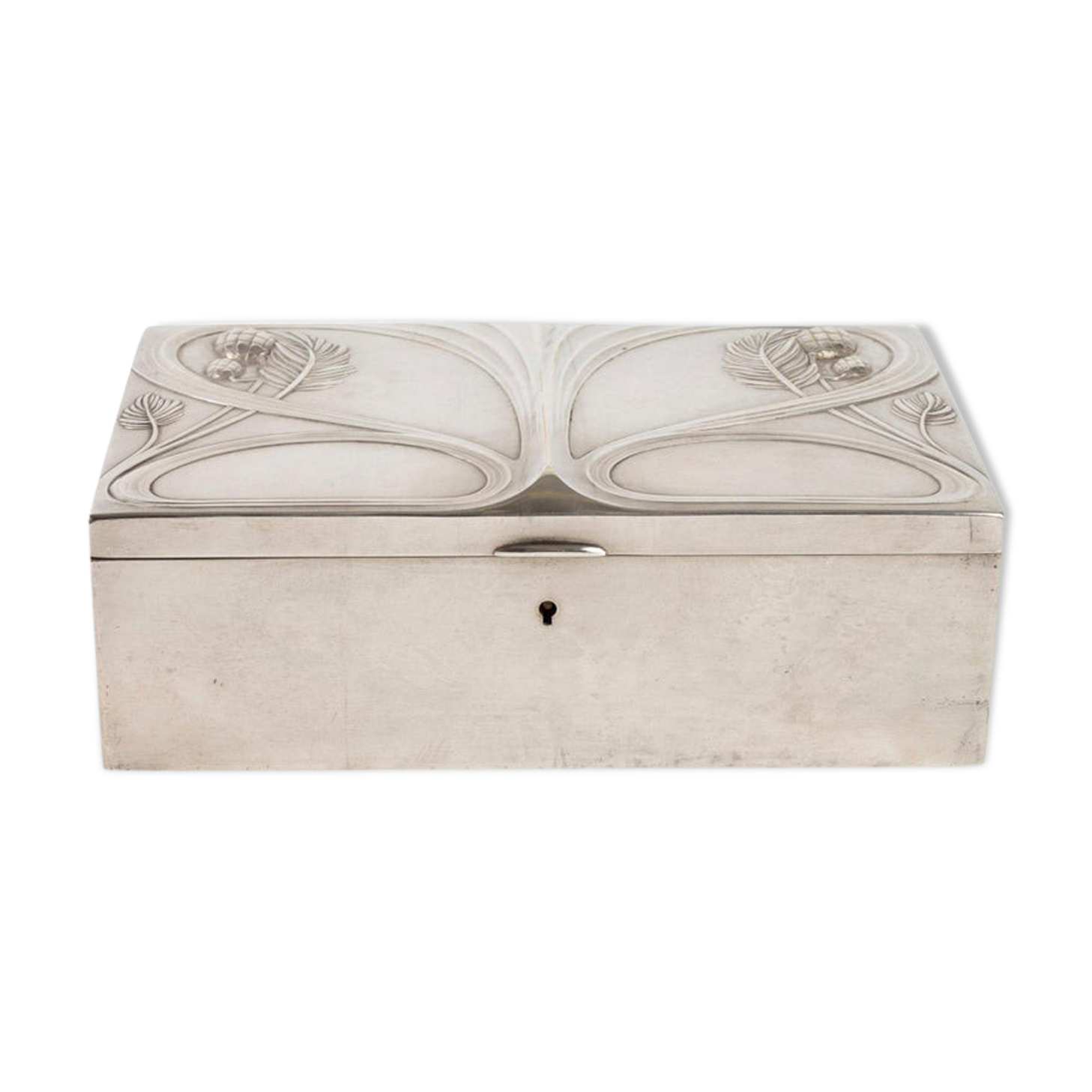 Art nouveau style box in silver metal, interior in satin, 1910