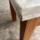 Console postmoderne en marbre avec écran flottant en bois