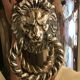 Seau à champagne ancien en métal argenté avec têtes de lion