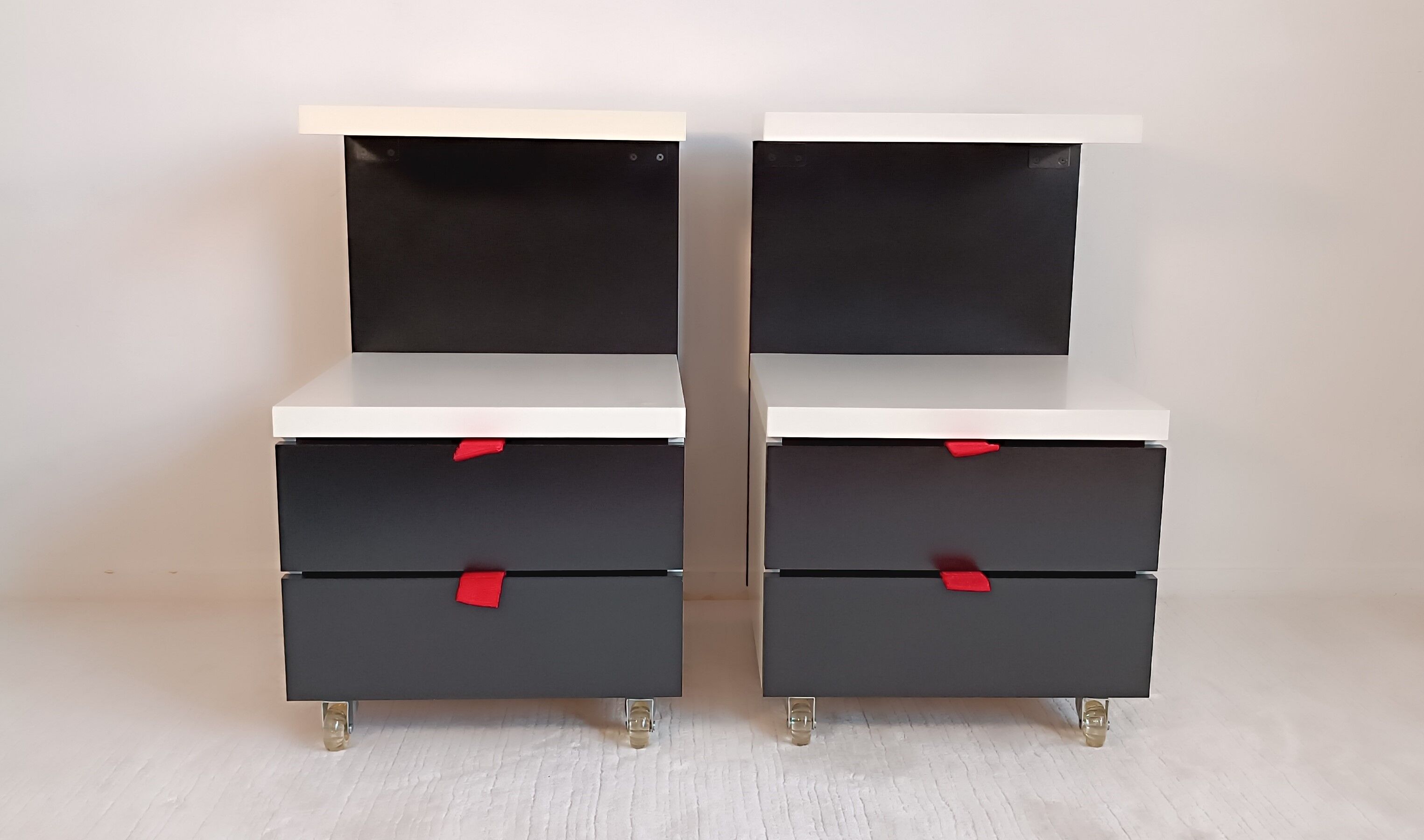 Tables de chevet postmodernes ikea noir et blanc 1980’s en tbeg