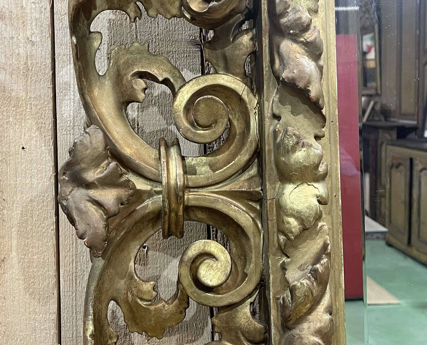 Miroir Italien 19ème en bois et plâtre doré