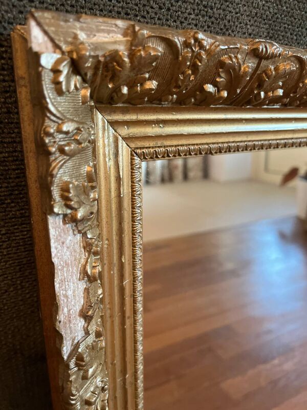 Miroir ancien cadre en bois et stuc doré