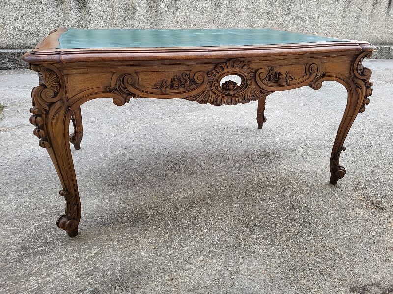 Bureau table gueridon louis xv en noyer traverse ajouree du xix ème siecle