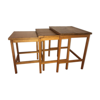 Tables gigogne en bois vers 1950