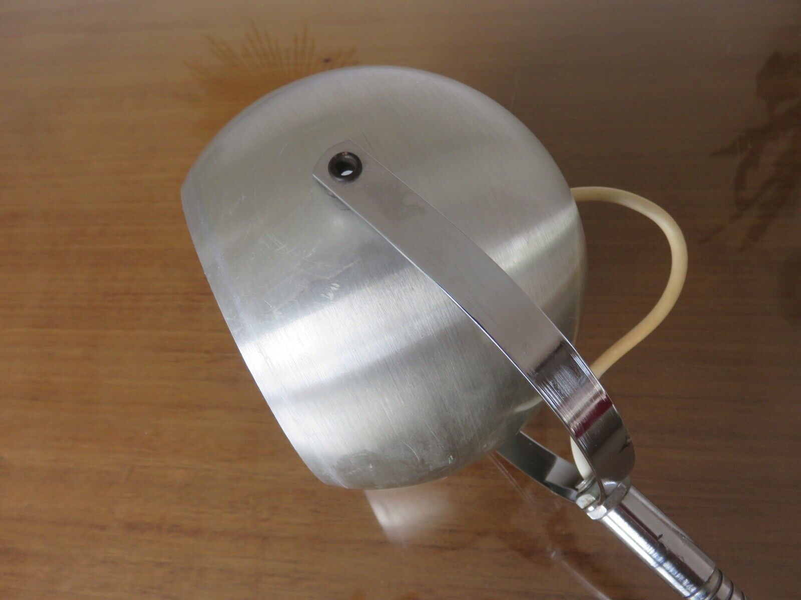 Walking eye ball lamp, nomadic, on vice 1970