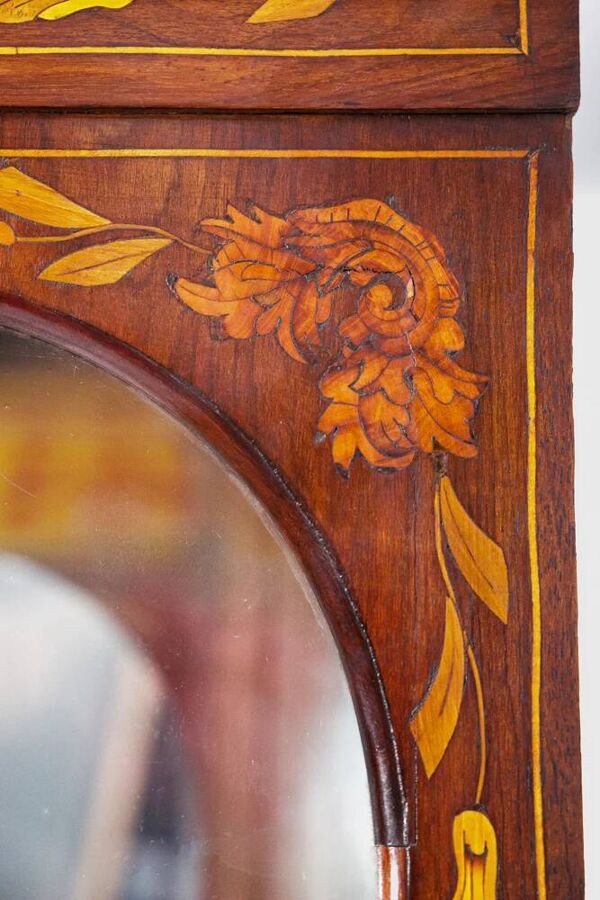 Petite armoire vitrine néerlandaise ancienne en marqueterie florale