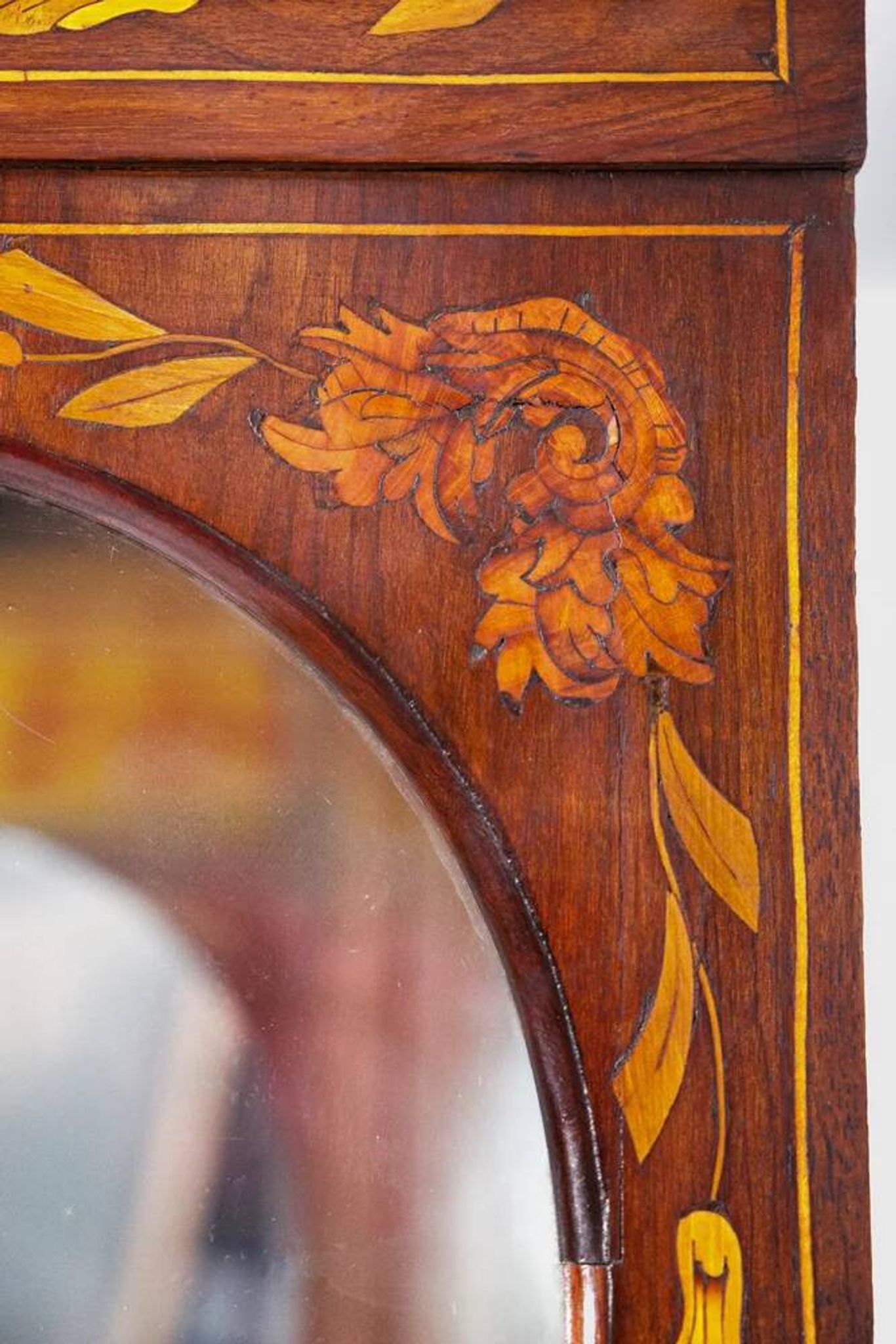 Small Dutch display cabinet in floral marquetry.