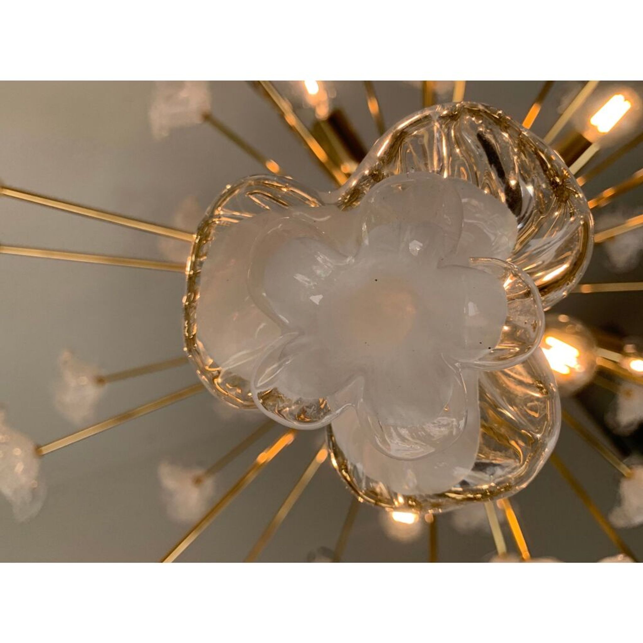 Lustre fleurs blanches murano verre spoutnik ovale en or