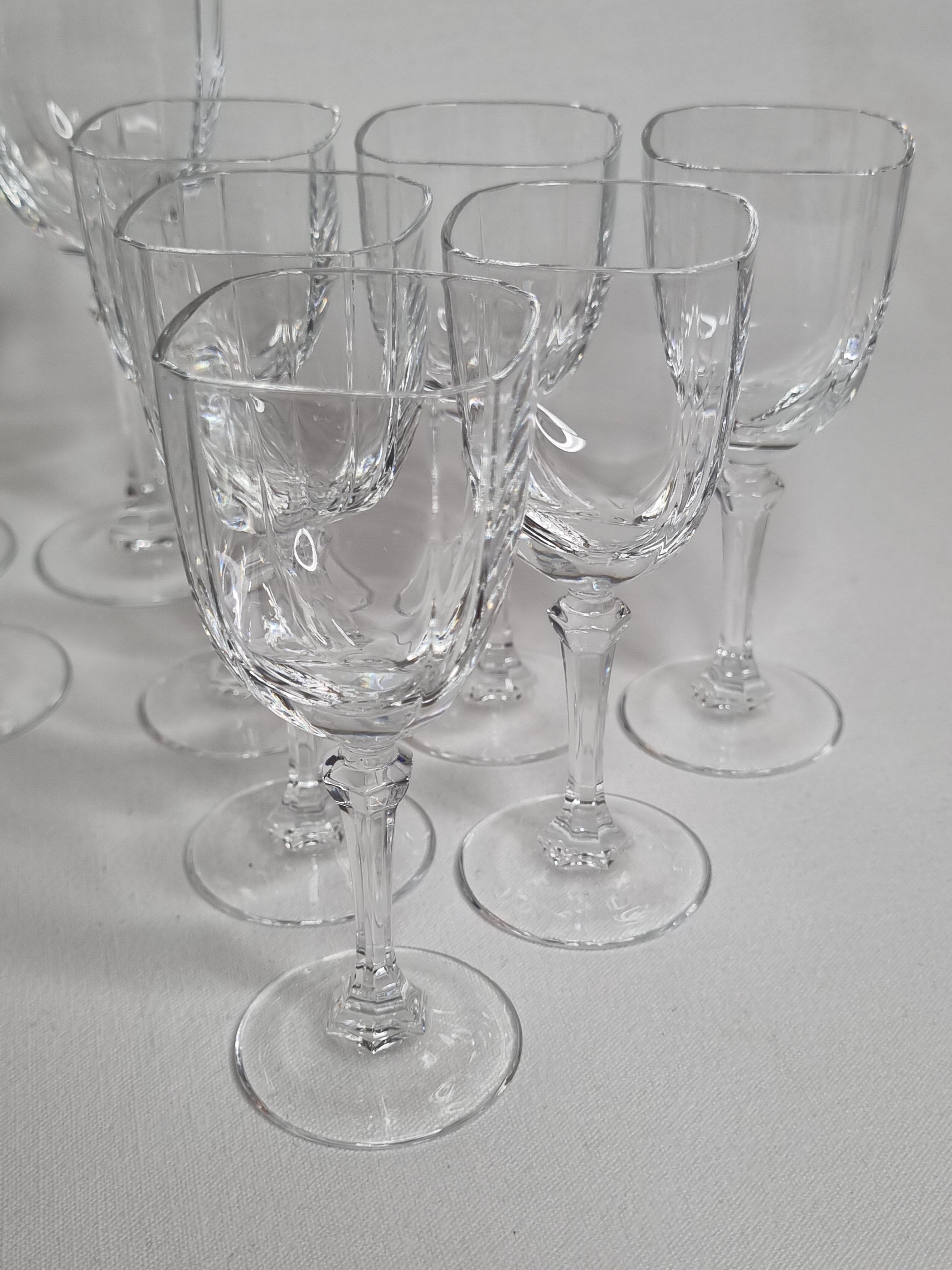 Ensemble de 12 verres à vin et à liqueur en cristal d'Arques, modèle Chambery