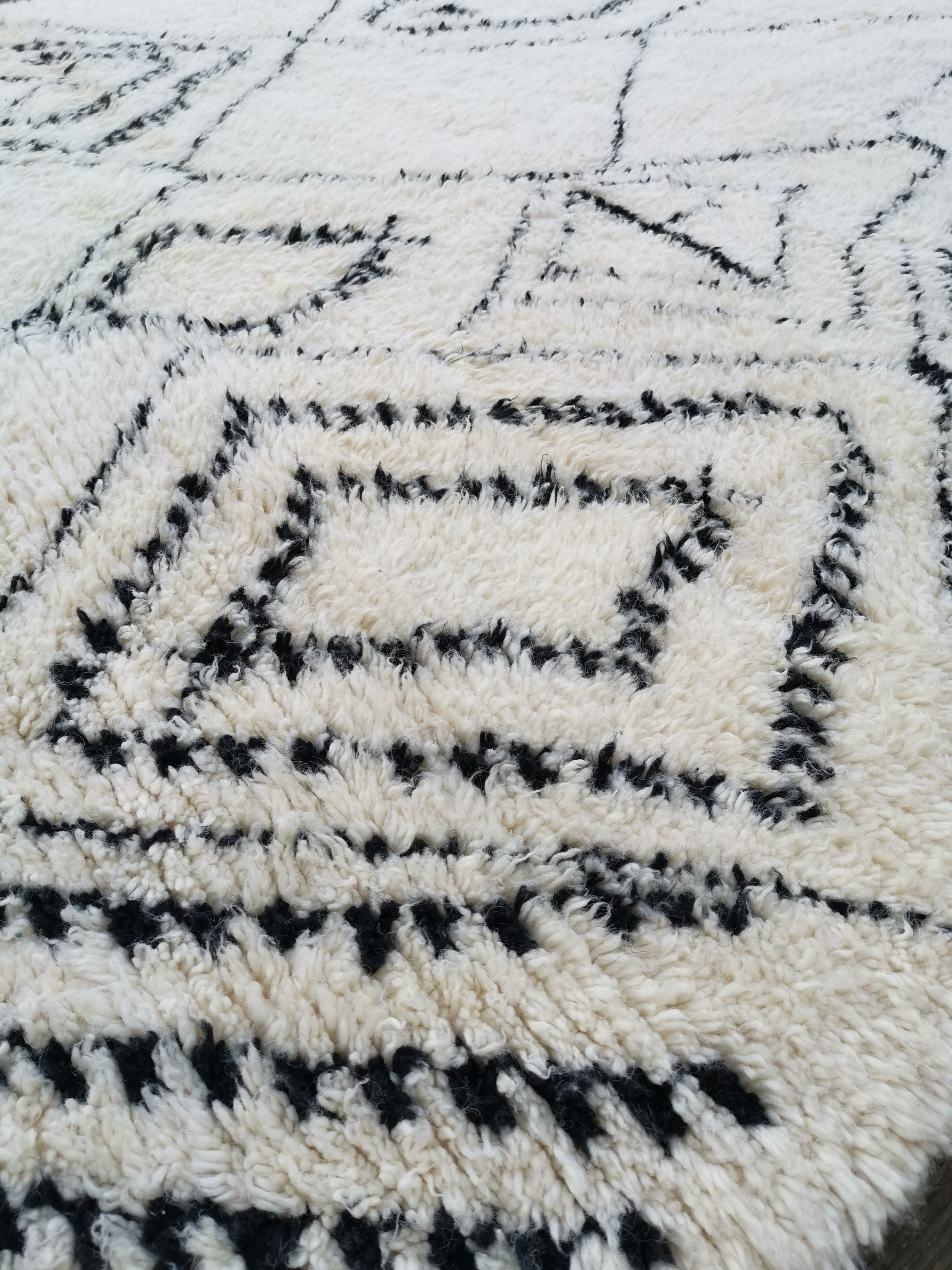 Handmade wool beni orarain rug 260x185 cm