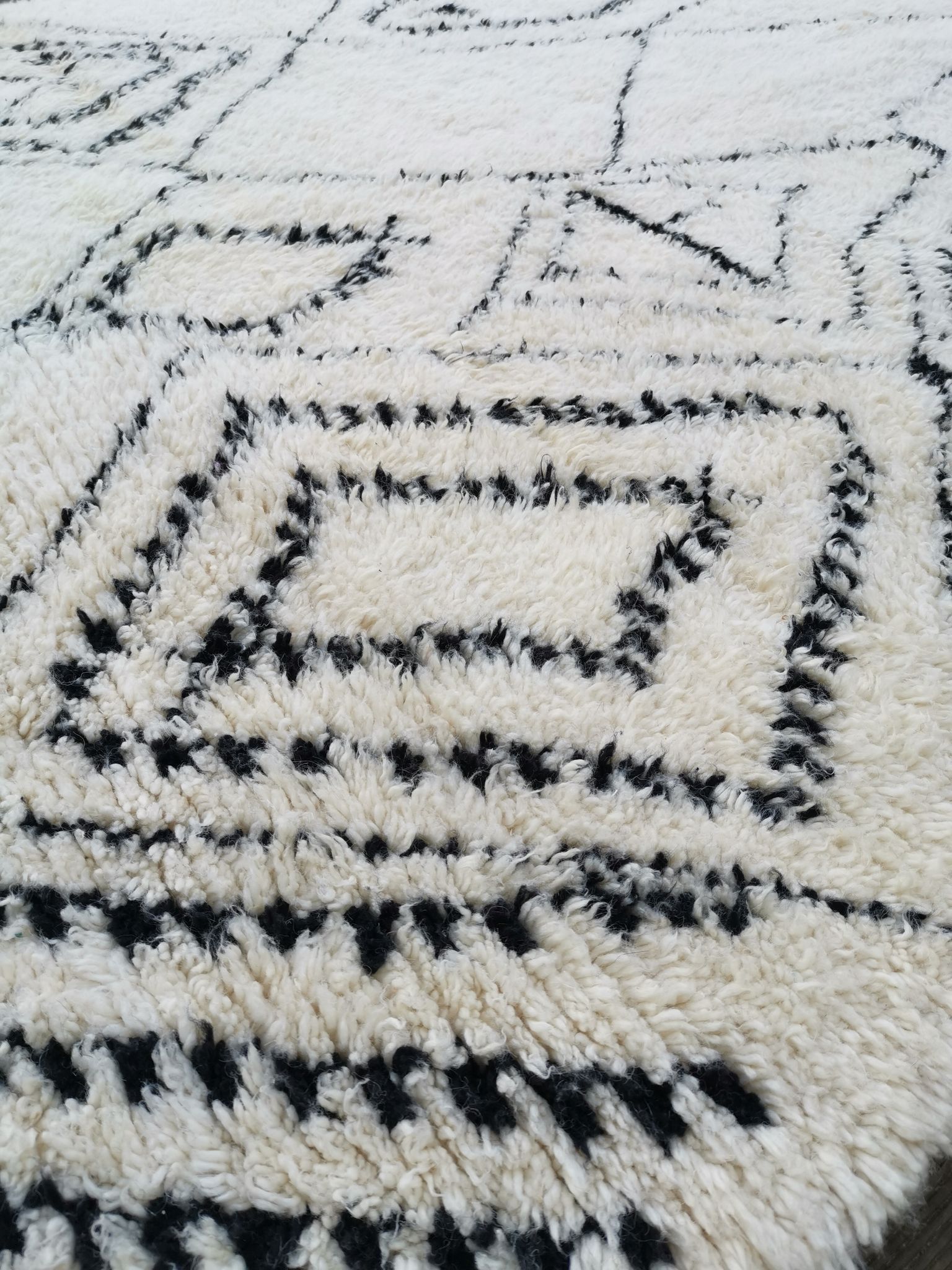 Tapis beni ouarain en laine fait main 260x185 cm