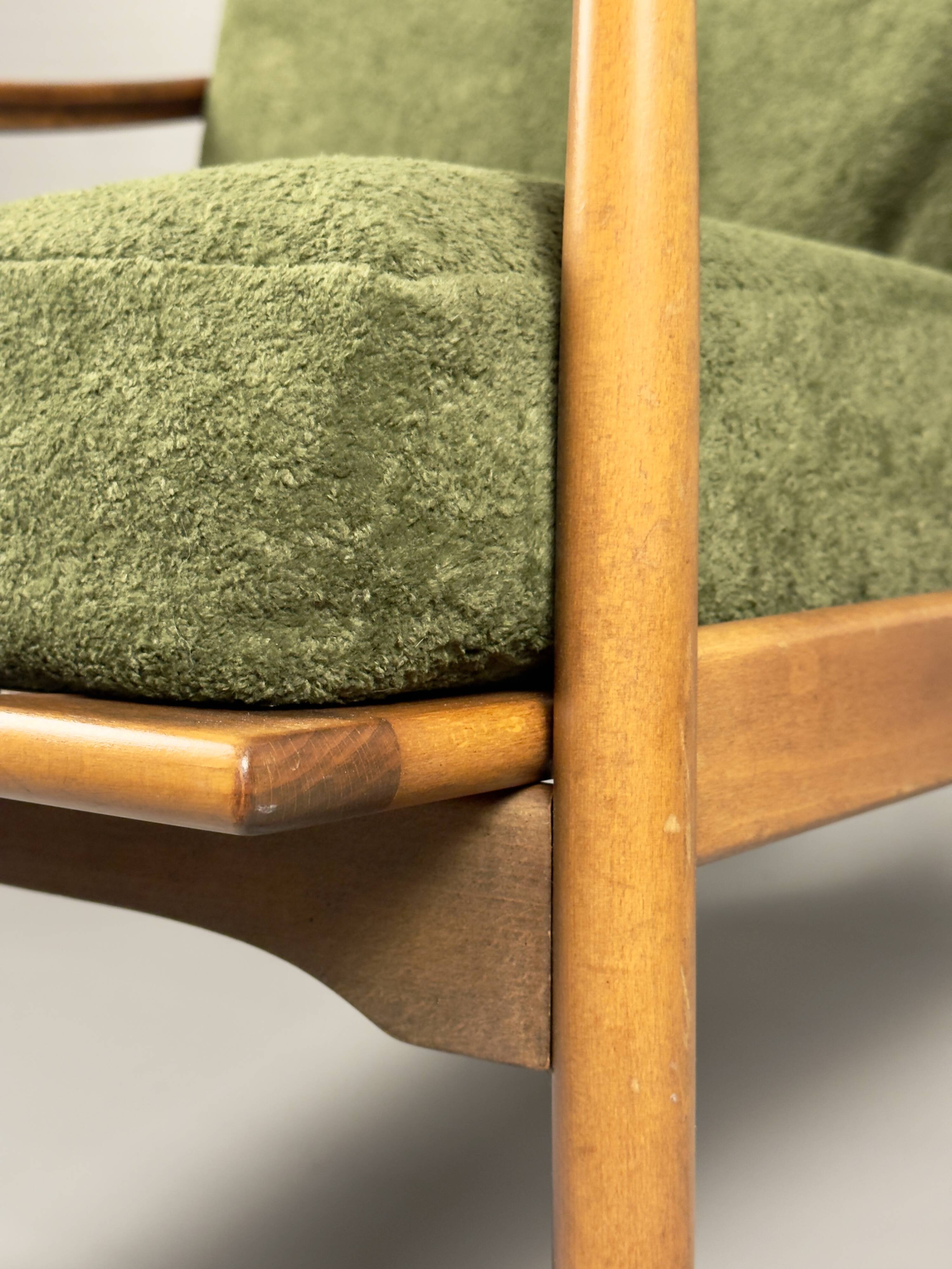 Fauteuil scandinave – revêtement vert, bois de hêtre, vintage