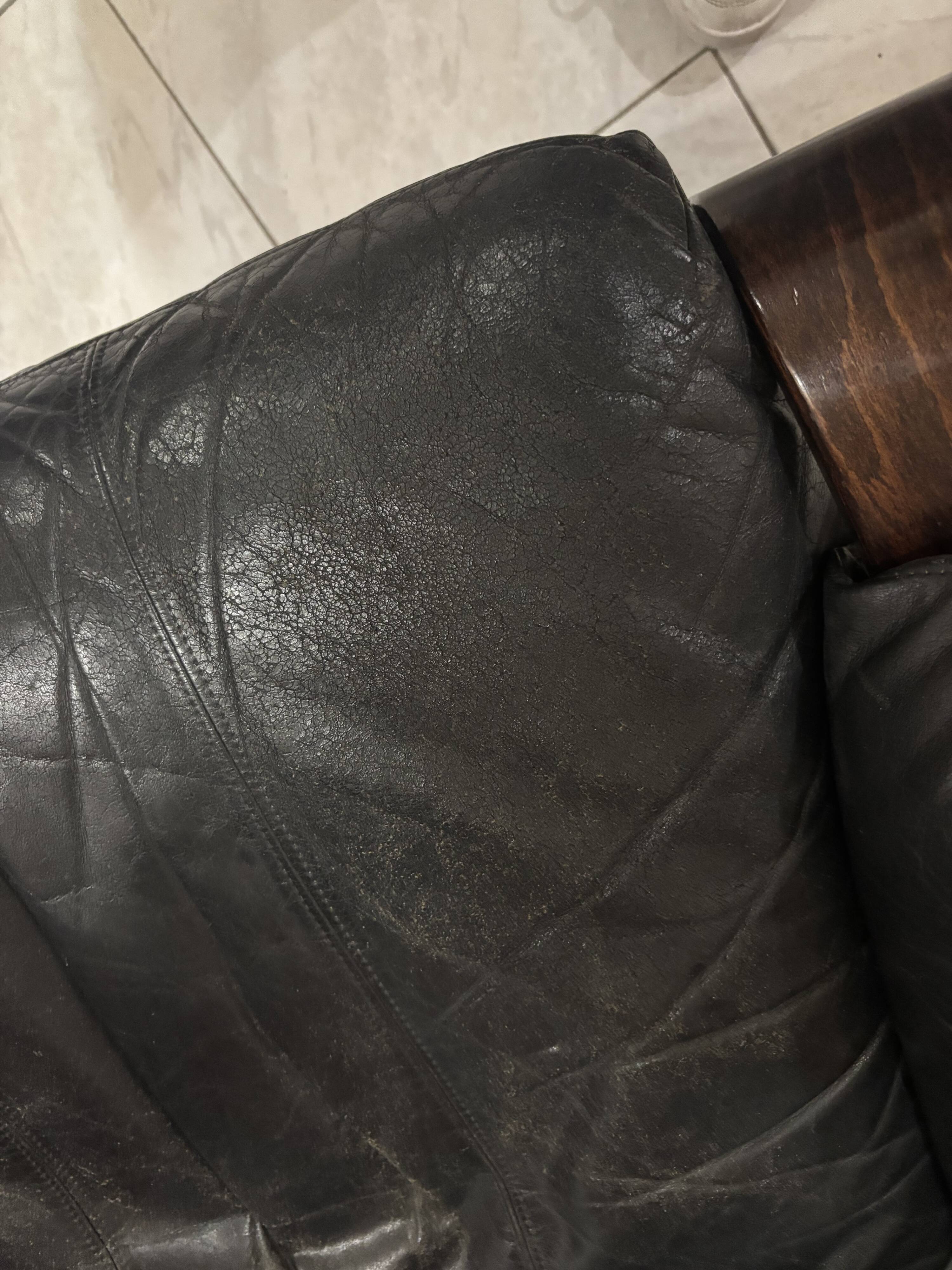 Pair of Scandinavian armchairs in leather and rosewood.