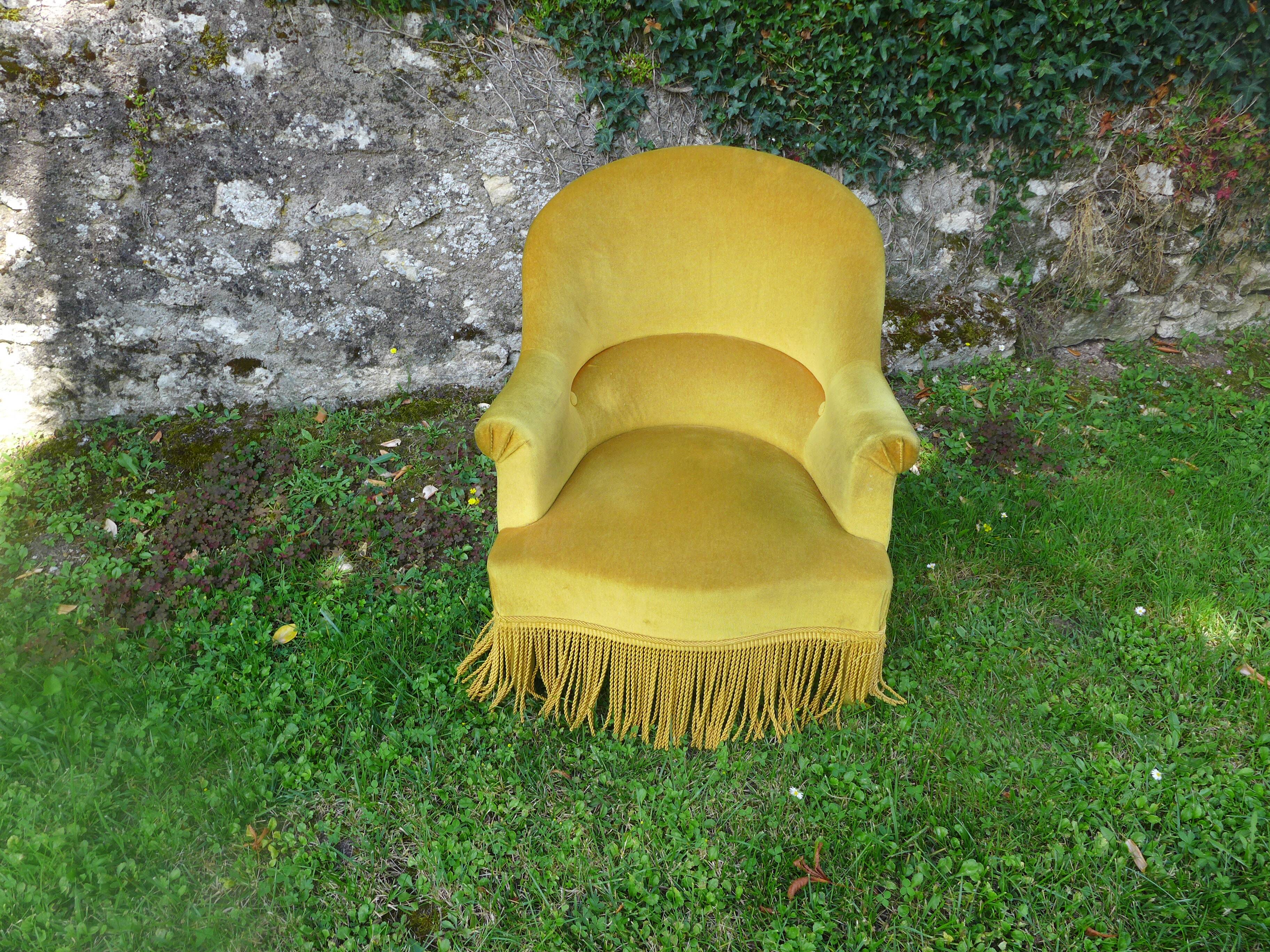Toad armchair
