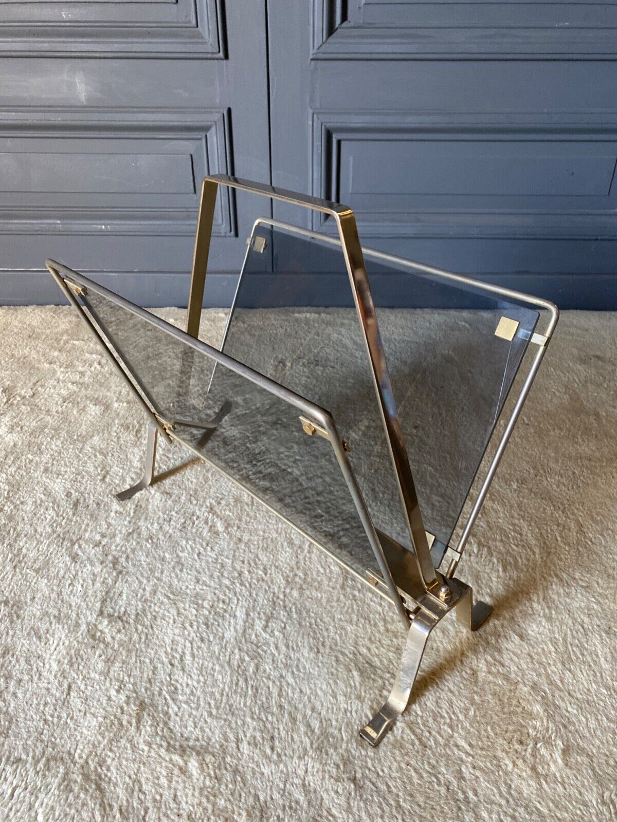 Foldable magazine holder in smoked glass and metal chrome dore 1970