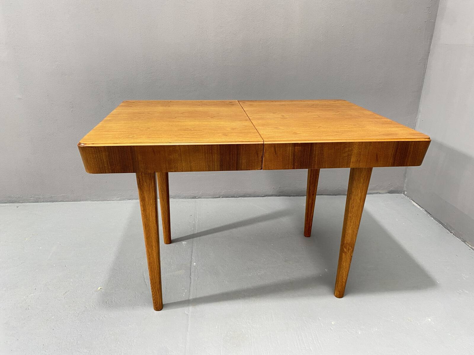 Table à manger réglable en noyer par Setona, années 1950, Tchécoslovaquie