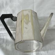 Cafetière en argent massif de style Art Déco français, octogonale, avec poignée en bois ébène, vers 1925-1935.
