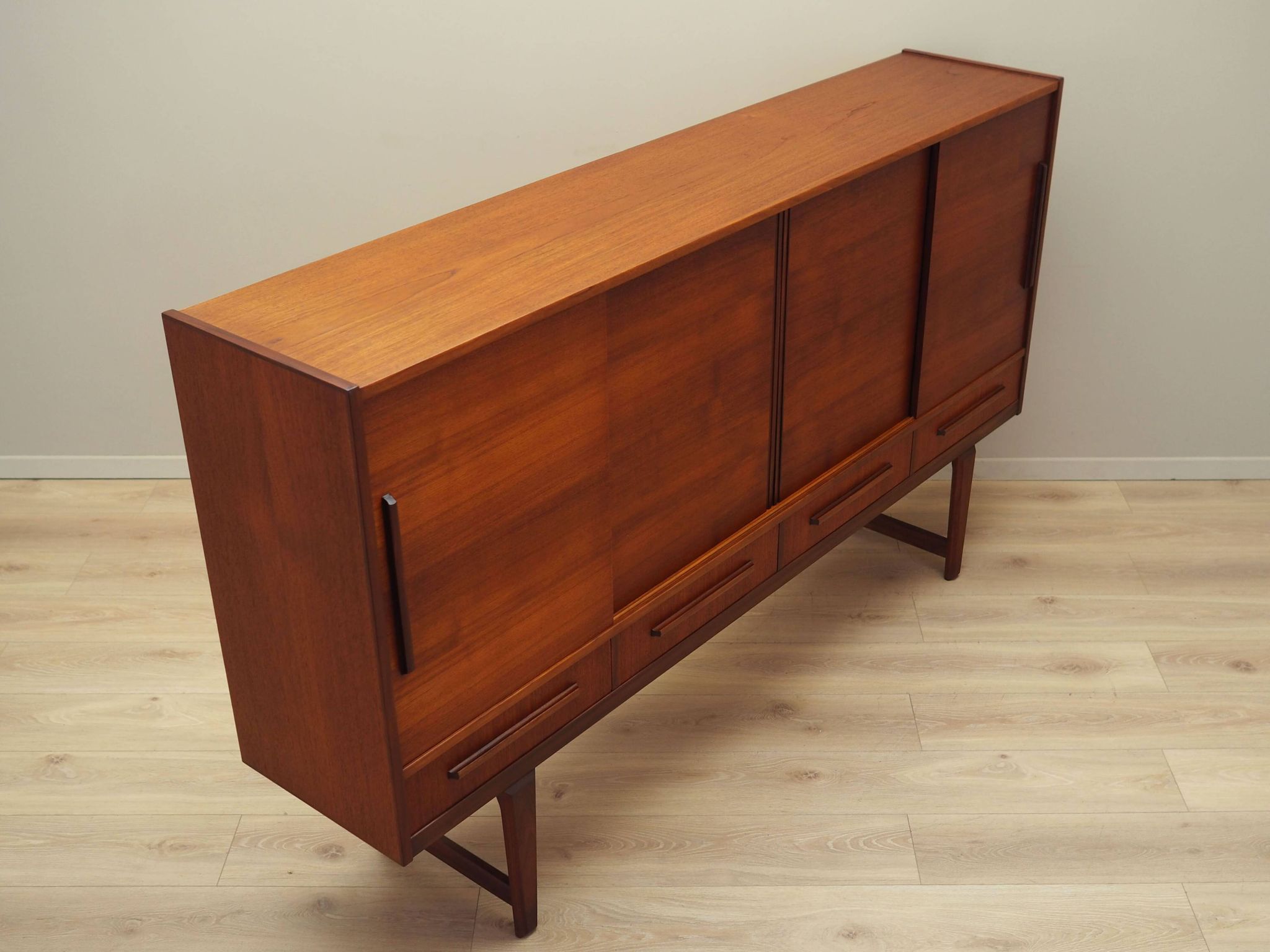 Buffet danois en teck par PMJ Viby J, années 1960