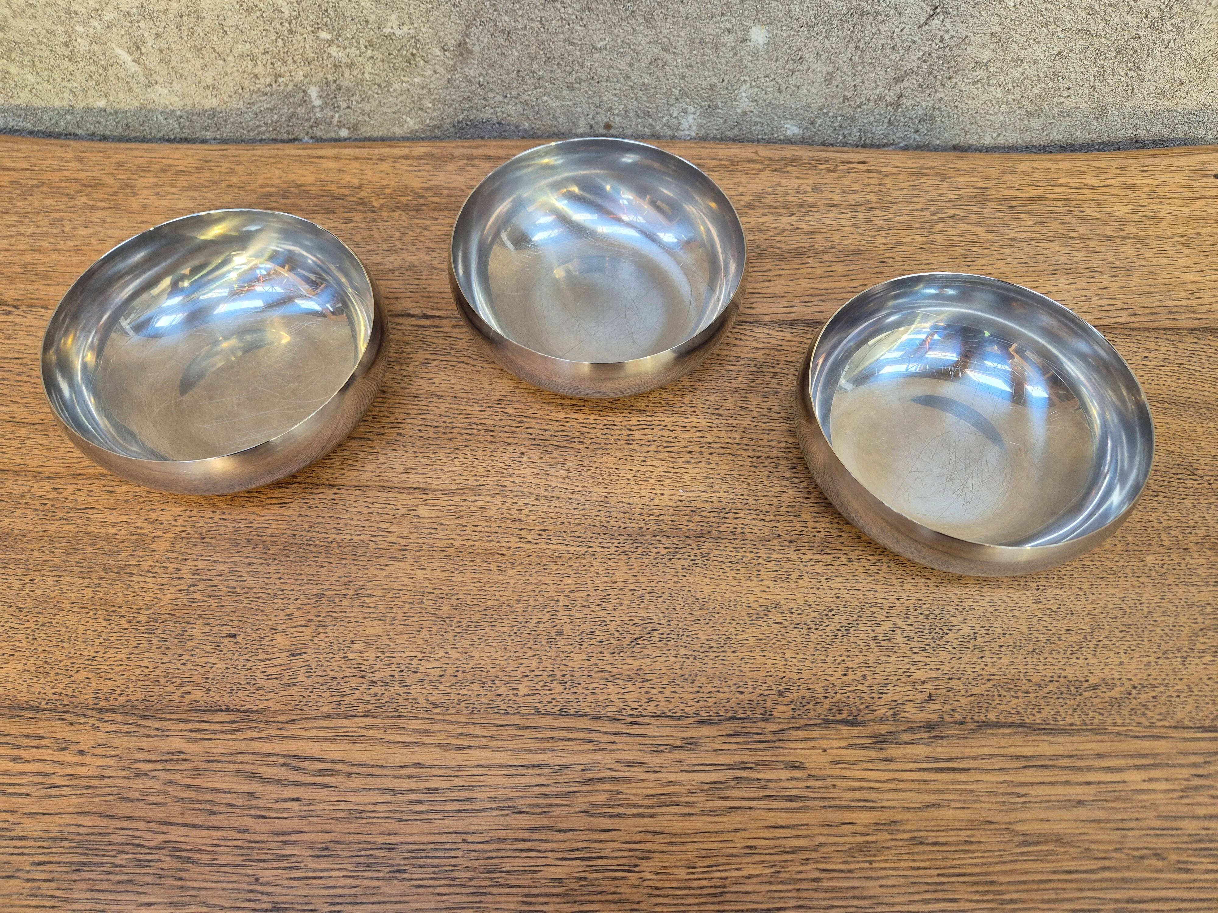 Stainless steel fruit bowls