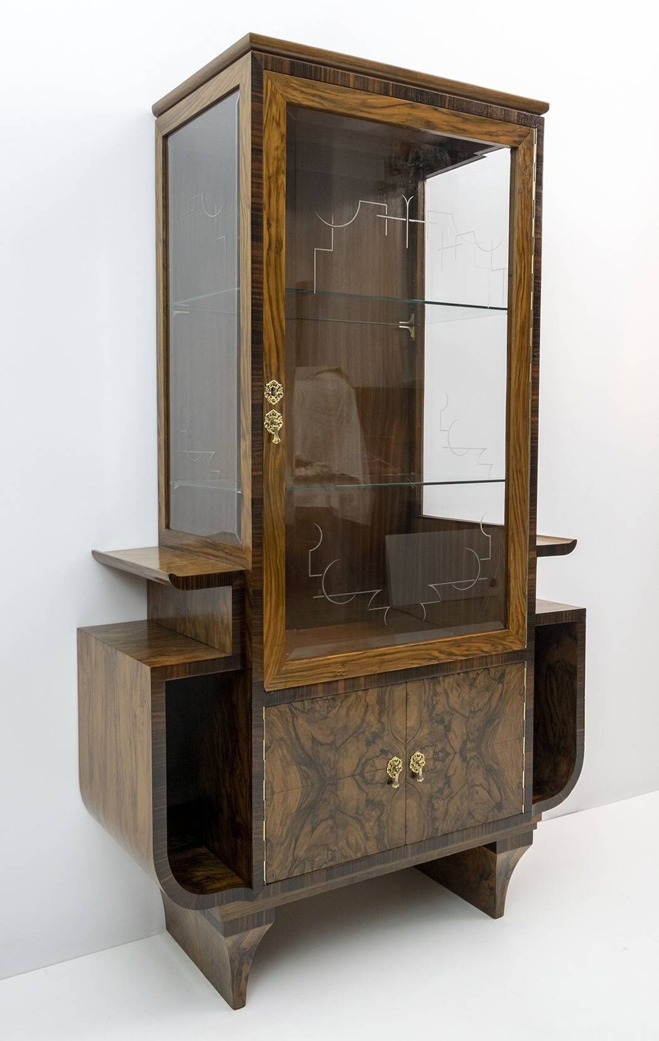 Art Dèco Italian Walnut Vitrines or Bar Display Cabinet, 1925
