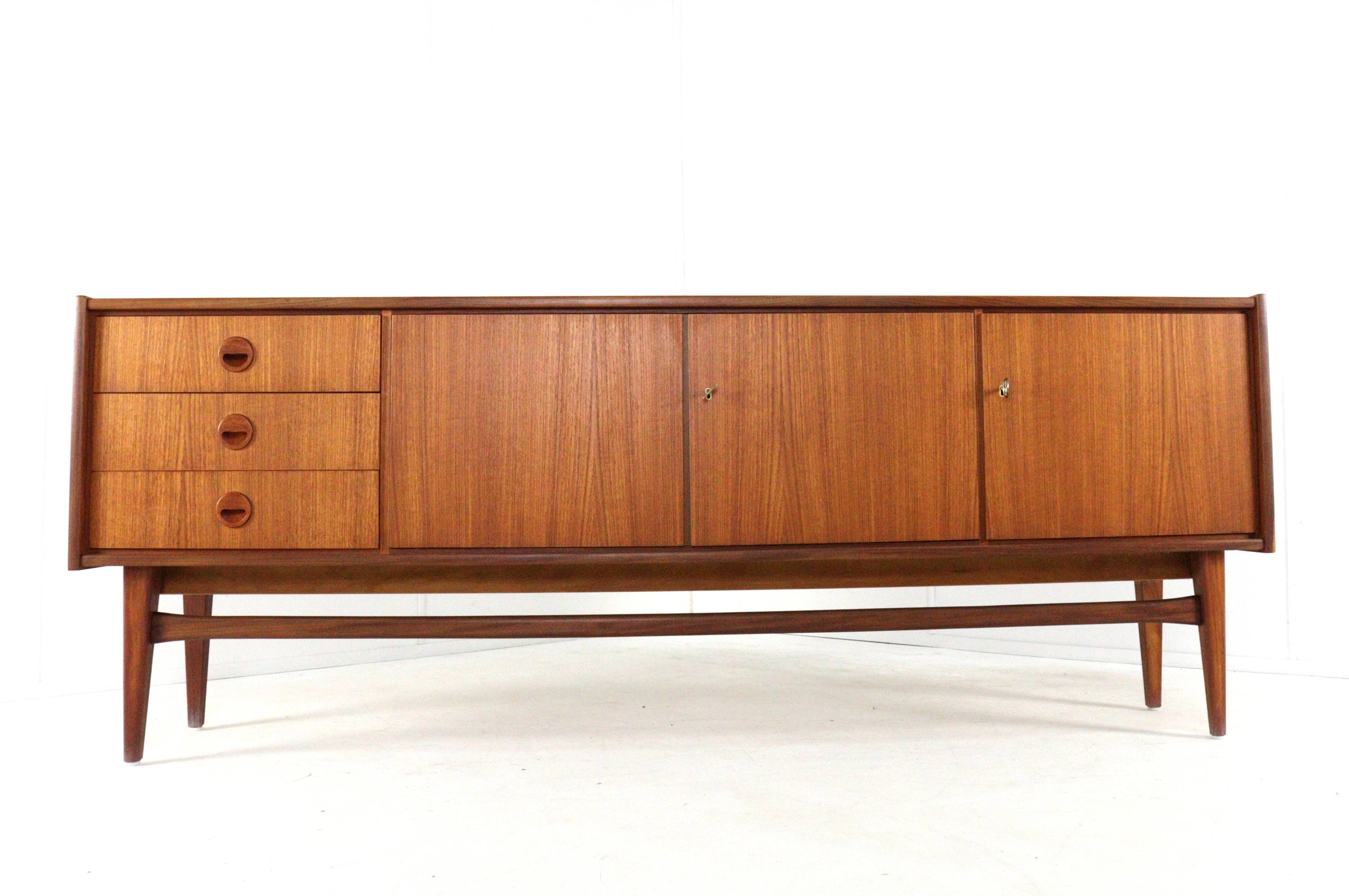 Mid  Century Modern sideboard in teak by Bartels  | 205.5 cm restored