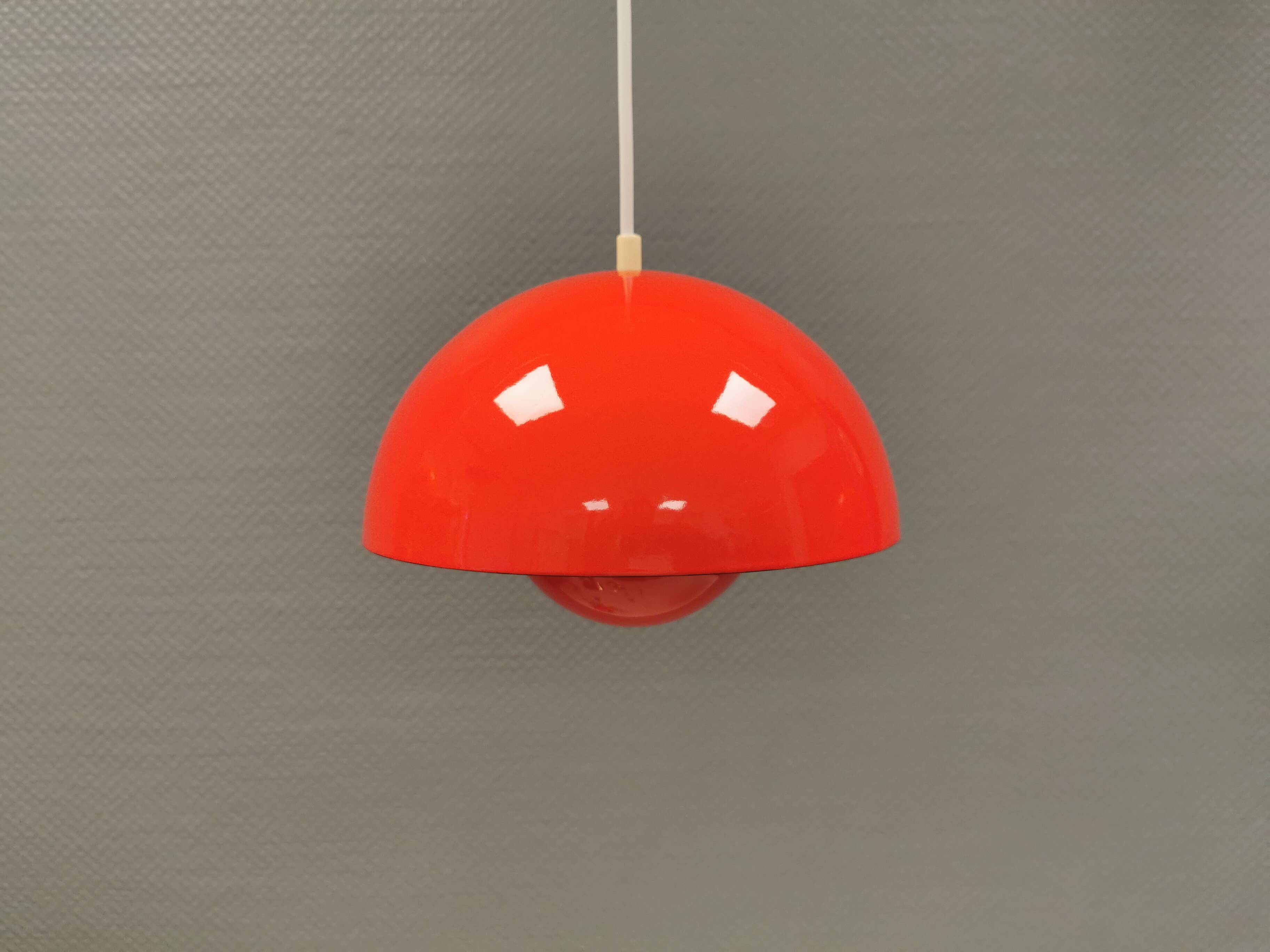 Suspension Flowerpot vp1 originales, conçue par Verner Panton.