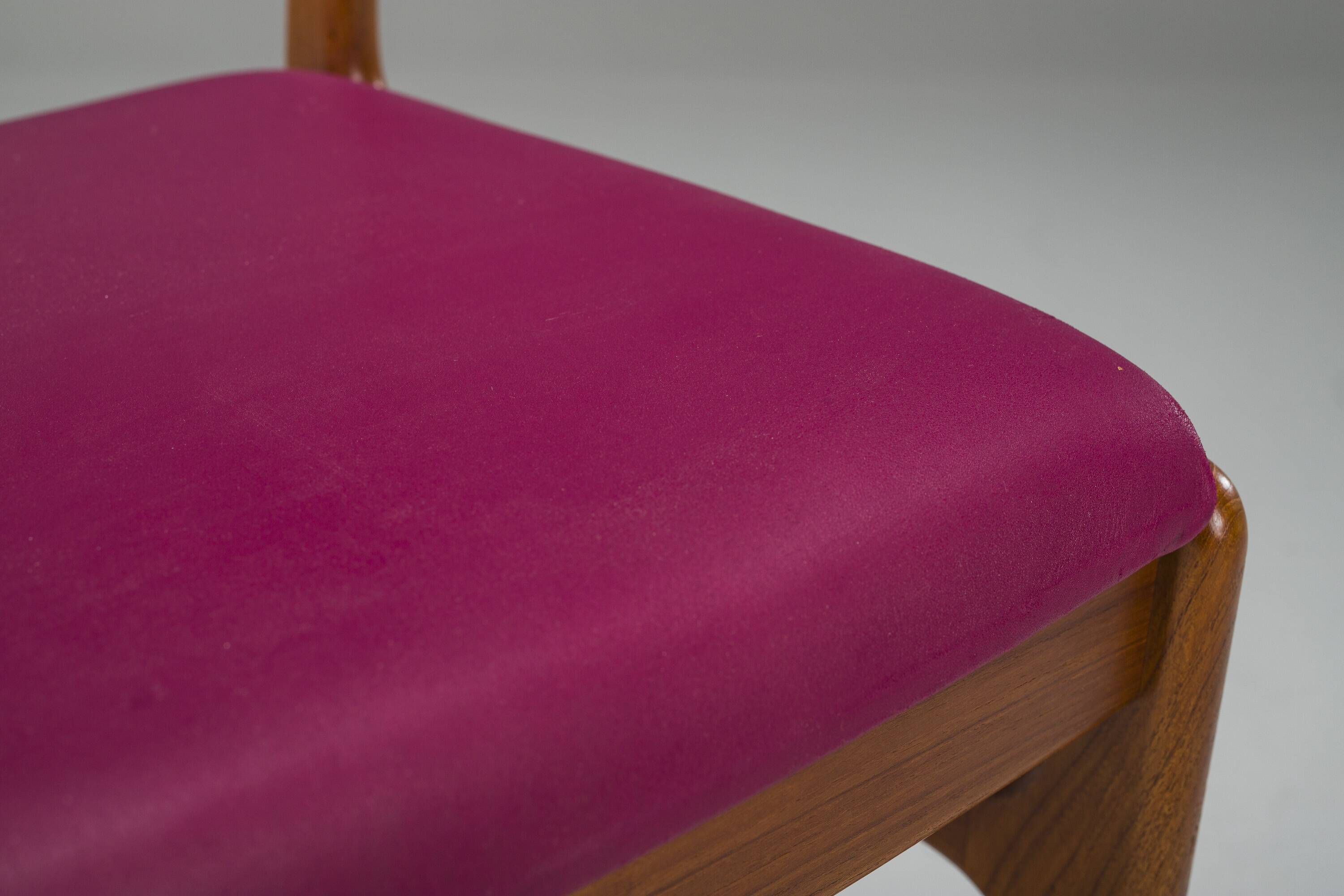 4 chaises en teck par Johannes Andersen pour Uldum